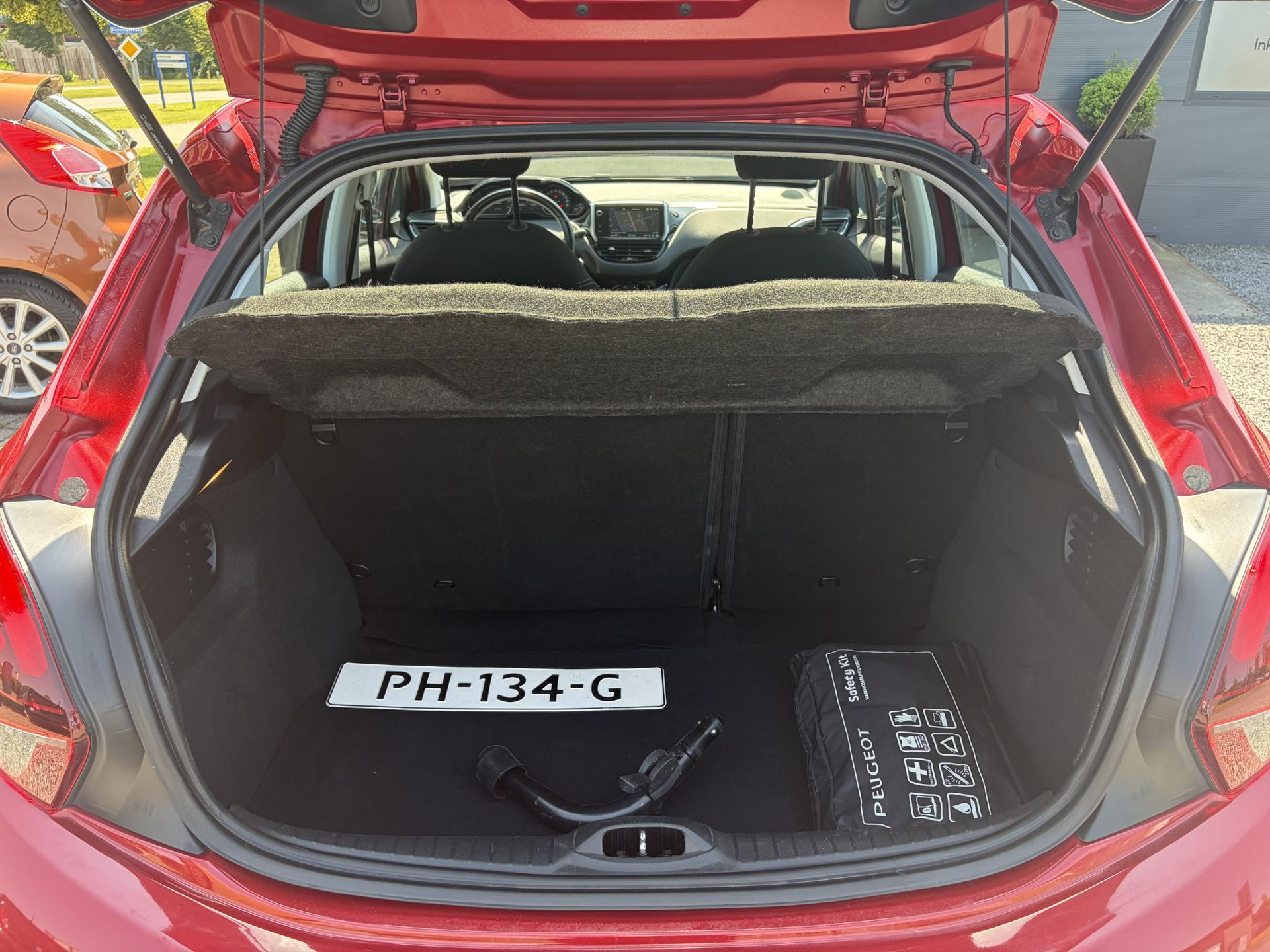 Peugeot 208 1.2 PureTech Allure 1e Eigenaar,D-riem vv in 2023,Afn.Trekhaak,Dealer Onderhouden,Carplay,Navi,Clima,Cruise,Lm velgen,110pk,N.A.P,Pdc,Apk tot 07-2027