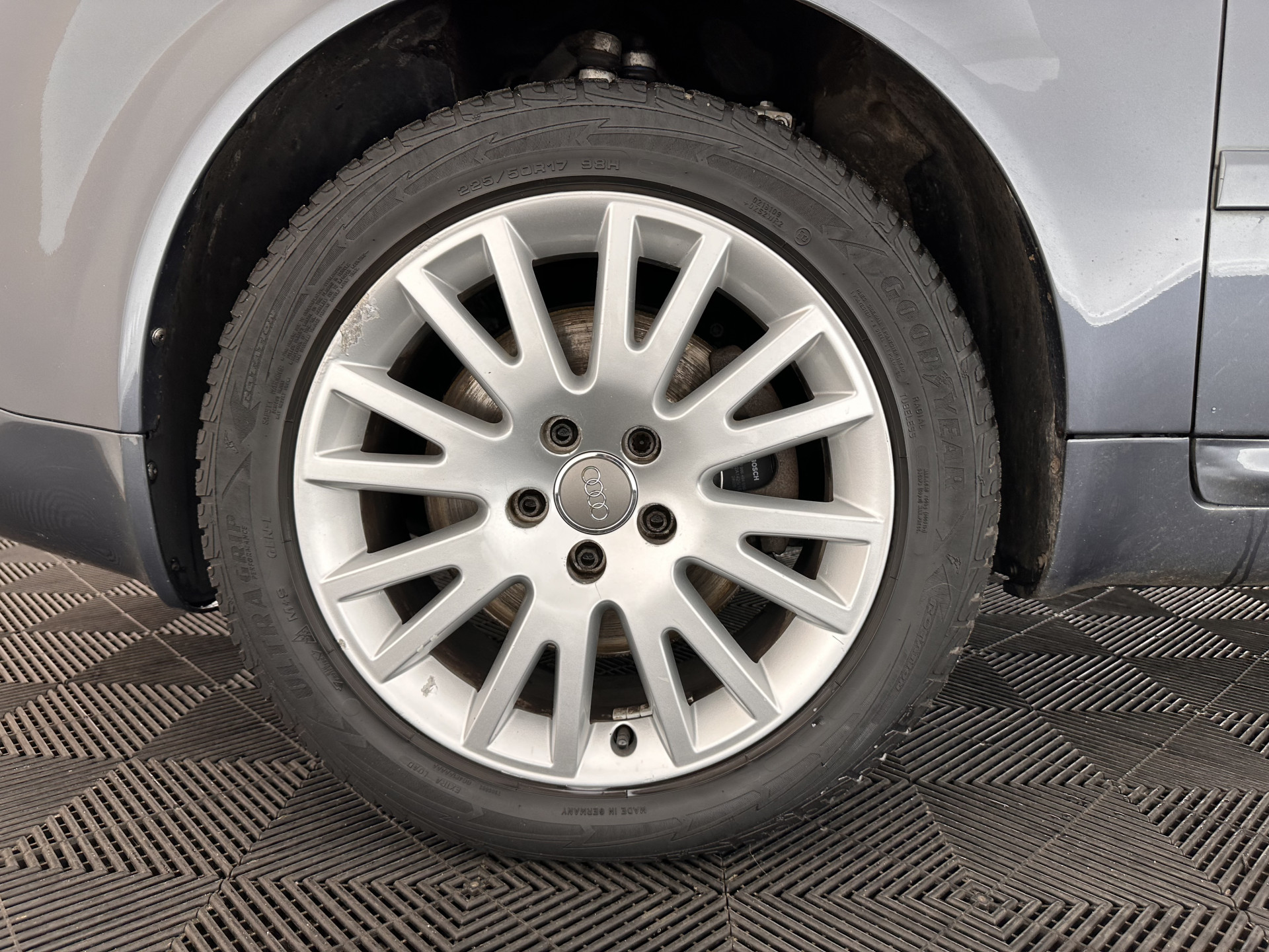 Audi A6 Limousine 2.4 MT  [ GEARBOX-PROBLEM ] Aut. *LUXURY-LEATHER | ECC | PDC | CRUISE | RADIO-CD | COMFORT-SEATS | 17"ALU*