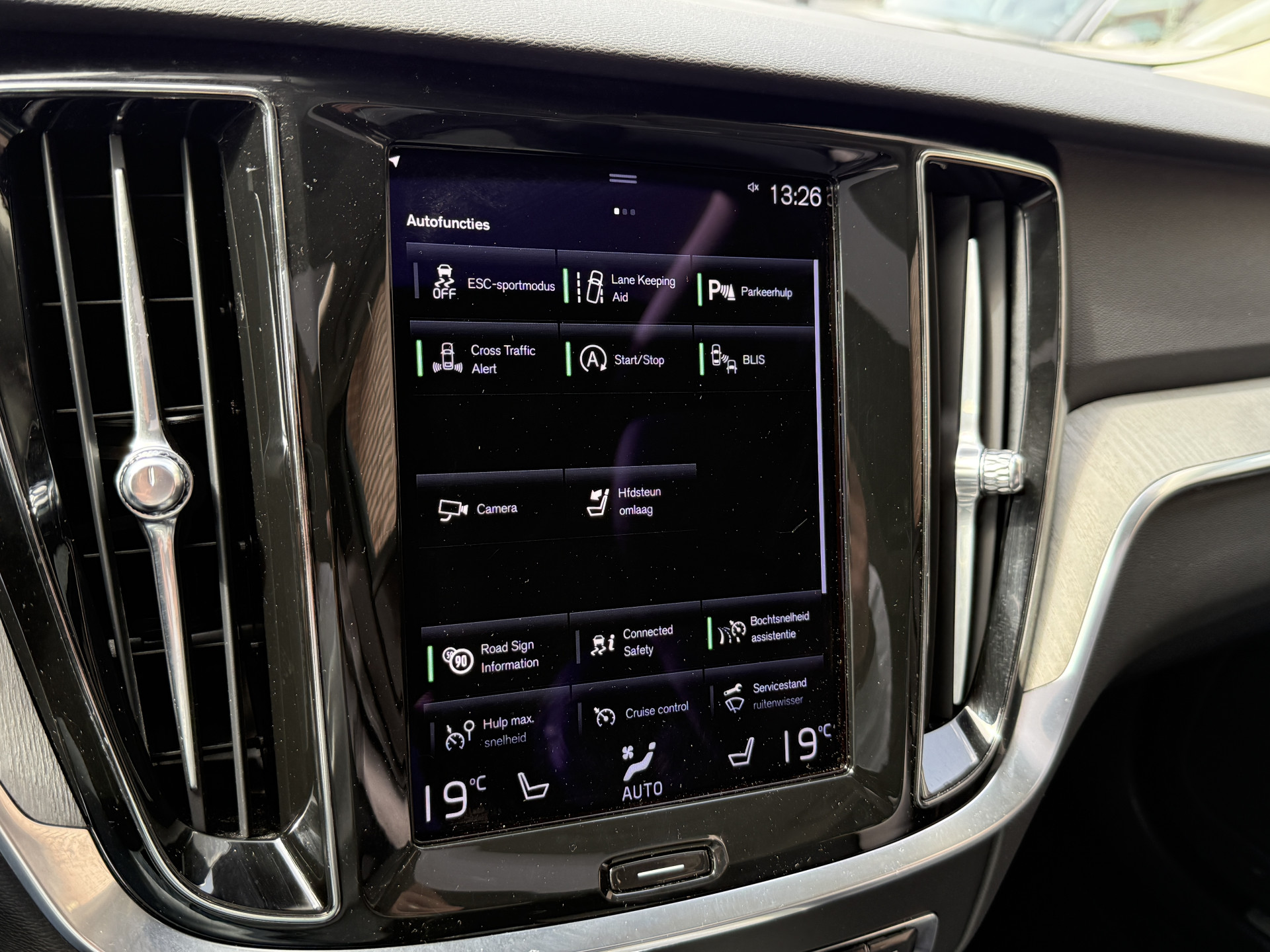Volvo V60 2.0 B3 R-Design | Trekhaak | Panoramadak | Apple Carplay | Leder