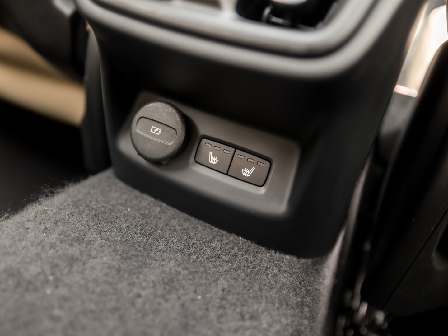 Polestar 2 Long Range Dual Motor Launch Edition 78kWh 408Pk Automaat (PANORAMADAK, HARMAN/KARDON, APPLE CARPLAY, 360 CAMERA, STOELVENTILATIE, MEMORY SEATS, GETINT GLAS, TREKHAAK, ELEK ACHTERKLEP, NIEUWSTAAT)