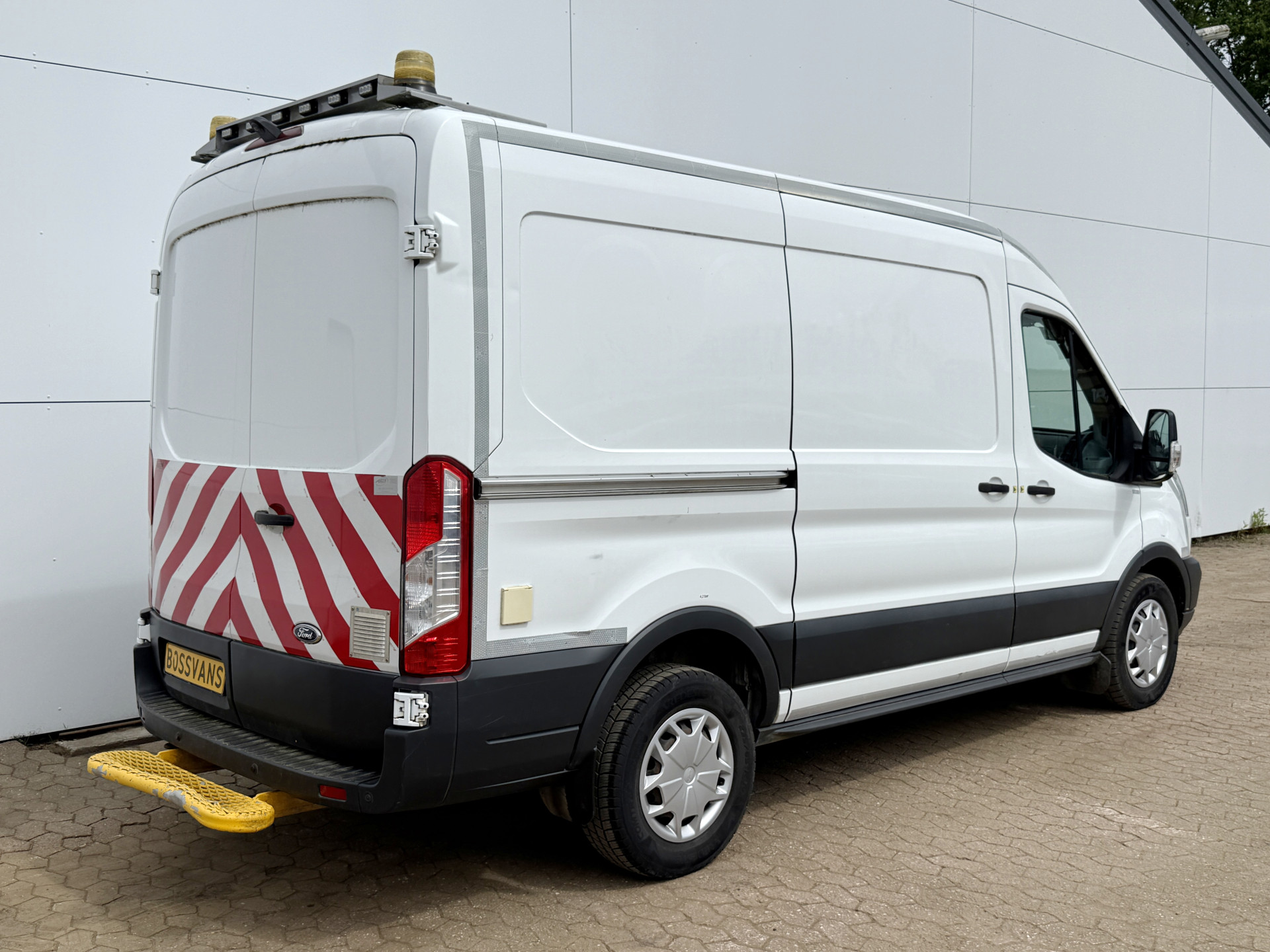 Ford Transit 2.0 TDCI 130PK L2H2 Airco Cruise Control Parkeersensoren Stoelverwarming Zwaailampen Kastwand Inbouw