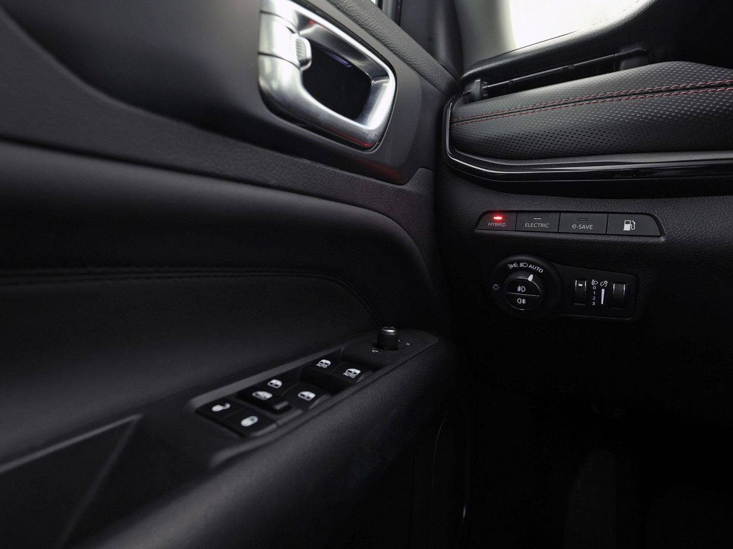 Jeep Compass 4xe 240 Plug-in Hybrid Electric Trailhawk 240Pk Automaat (PANORAMADAK, VIRTUAL COCKPIT, APPLE CARPLAY, GROOT NAVI, CAMERA, SPORTSTOELEN, GETINT GLAS, ADAPTIVE CRUISE, NIEUWSTAAT)