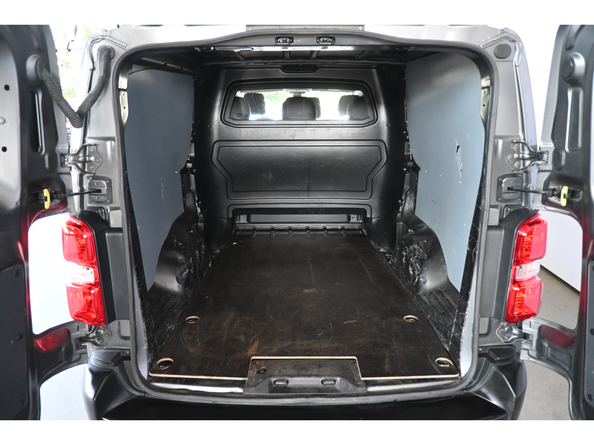 Opel Vivaro 1.5 CDTI L3H1 Edition 6 Persoons Airco Navigatie Trekhaak Cruise Control Rijklaarprijs! Inruil Mogelijk!