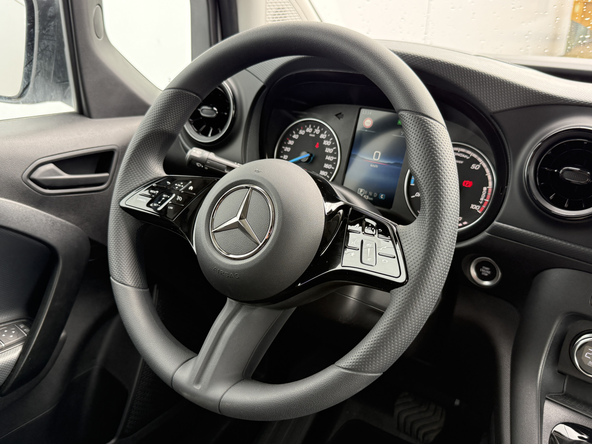 Mercedes-Benz eCitan Pro 51kWh 122PK Nieuw! L1 Elektrisch 300km WLTP 75KW Snelladen Climate Control THERMOTRONIC Cruise Control Carplay Camera Parkeersensoren Achter