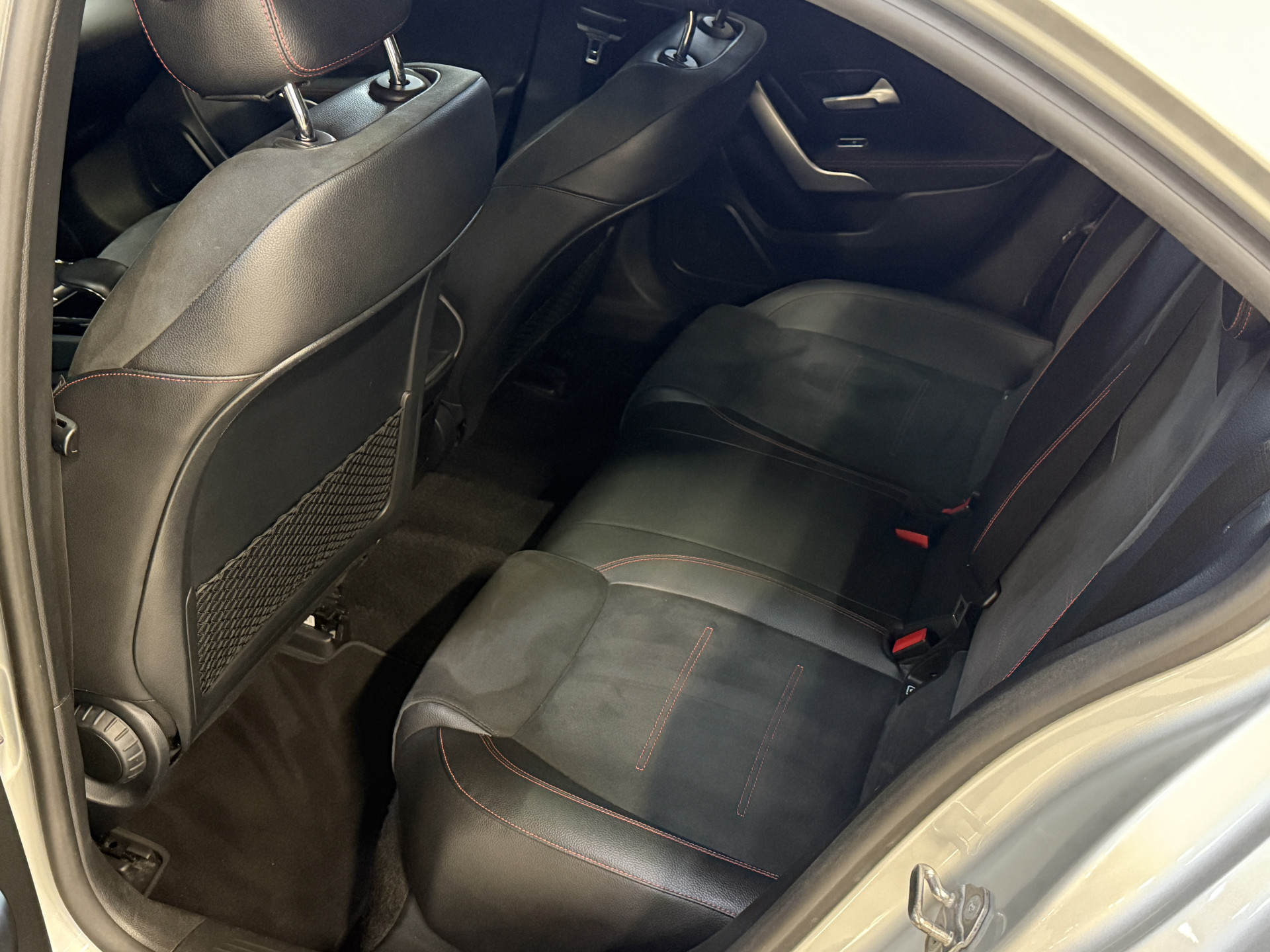 Mercedes-Benz A-klasse 220 4MATIC Premium | Panoramadak | Sfeerverlichting | Camera