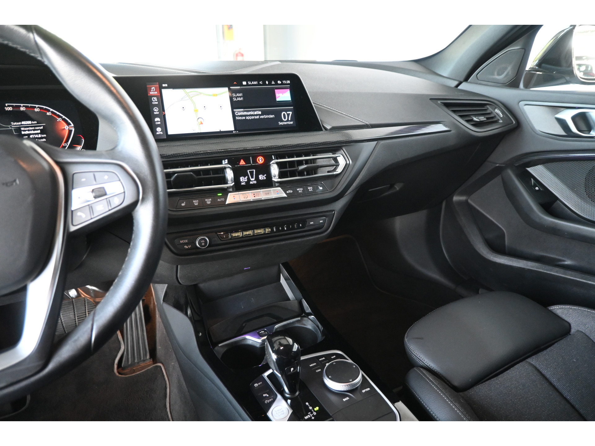 BMW 1-serie 118i High Executive Automaat Clima Virtual Cockpit LED Stoelverwarming CarPlay 100% Onderhouden! Inruil mogelijk!