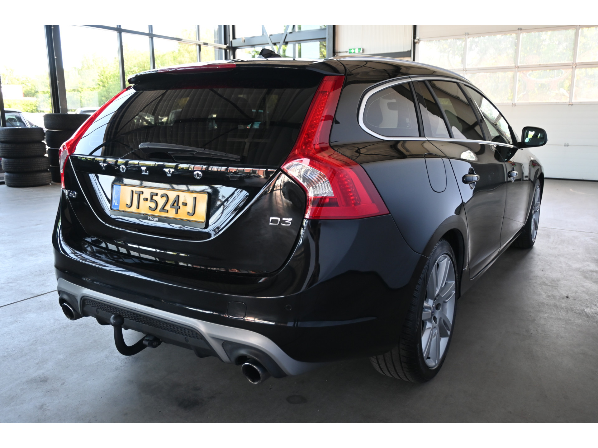 Volvo V60 2.0 D3 Nordic R-Design Automaat Clima Trekhaak Navigatie Cruise control Inruil Mogelijk!