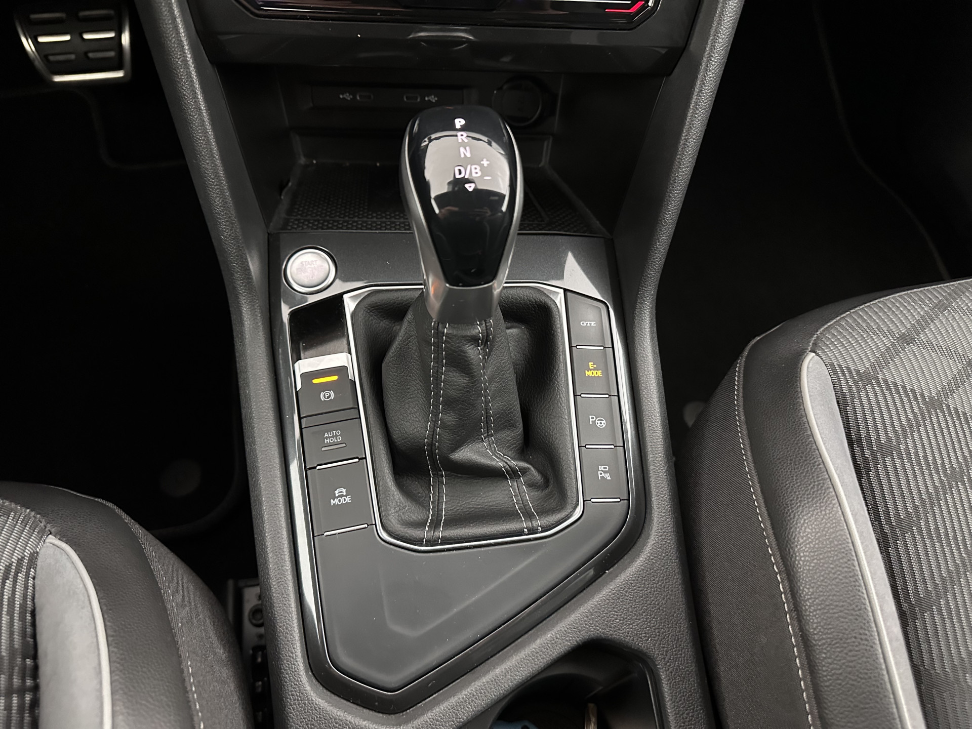 Volkswagen Tiguan 1.4 TSI Black-Style R-Line Business eHybrid ( Plug-in ) (INCL-BTW) *HEAD-UP | FULL-LED | ADAPTIVE-CRUISE | TOPVIEW | KEYLESS | DIGI-COCKPIT | HEATED-COMFORTSEATS | NAVI-FULLMAP | DAB+ | PRIVACYGLASS | ECC | CARPLAY | PDC | 20''ALU