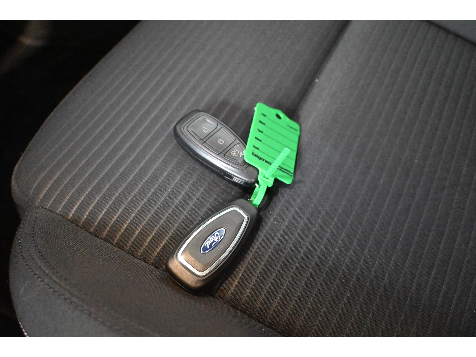 Ford Focus 1.0 EcoBoost Titanium Business Clima Navigatie Stuur/Stoelverwarming Rijklaarprijs! Inruil Mogelijk!