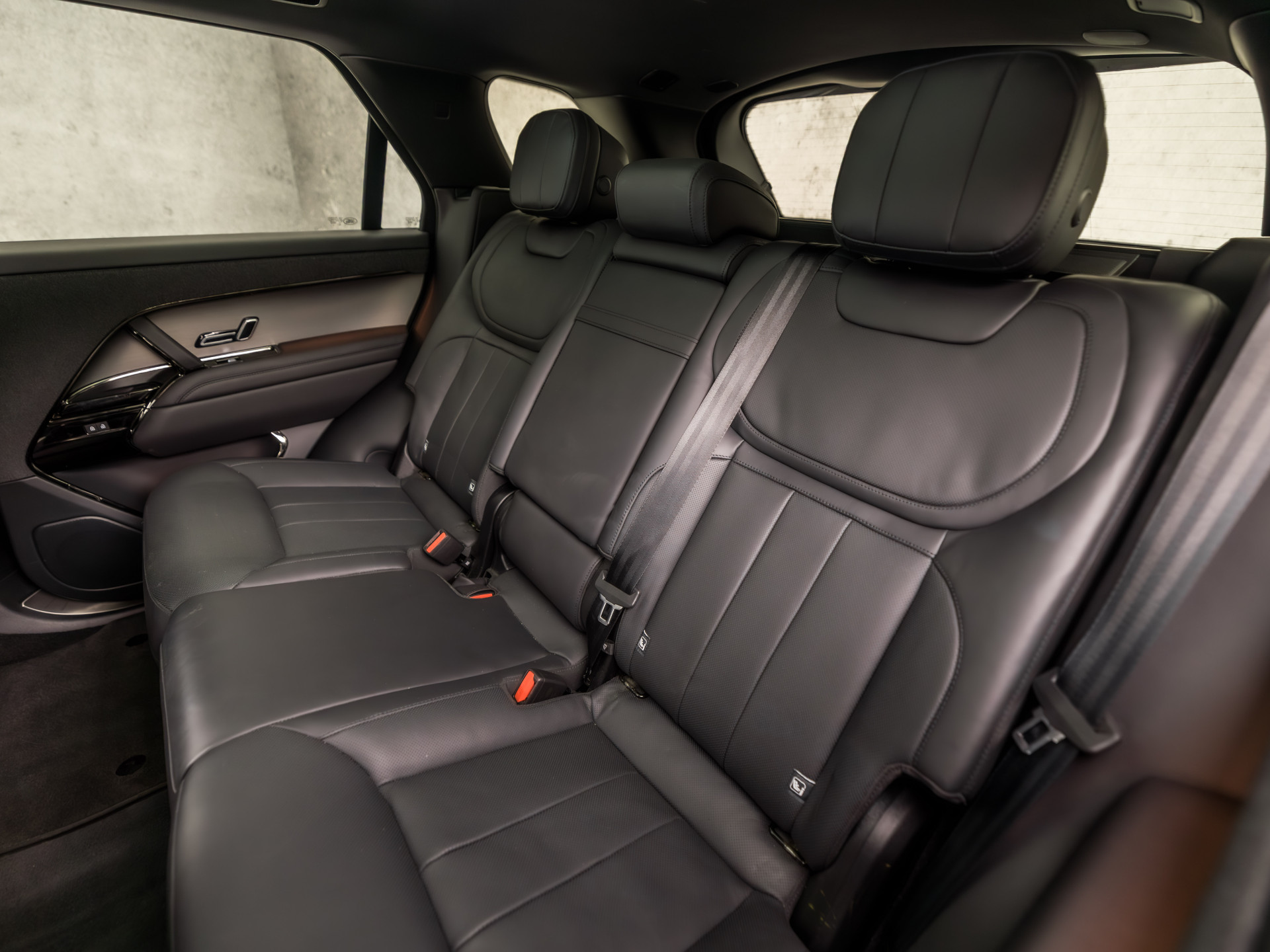 Land Rover Range Rover Sport 3.0 P460e Dynamic PHEV 441Pk Automaat (PANORAMADAK, LUCHTVERING, MERIDIAN AUDIO, STOELVERWARMING EN KOELING, 360 CAMERA, MEMORY SEATS, ADAPTIVE CRUISE, KEYLESS, NIEUWSTAAT)