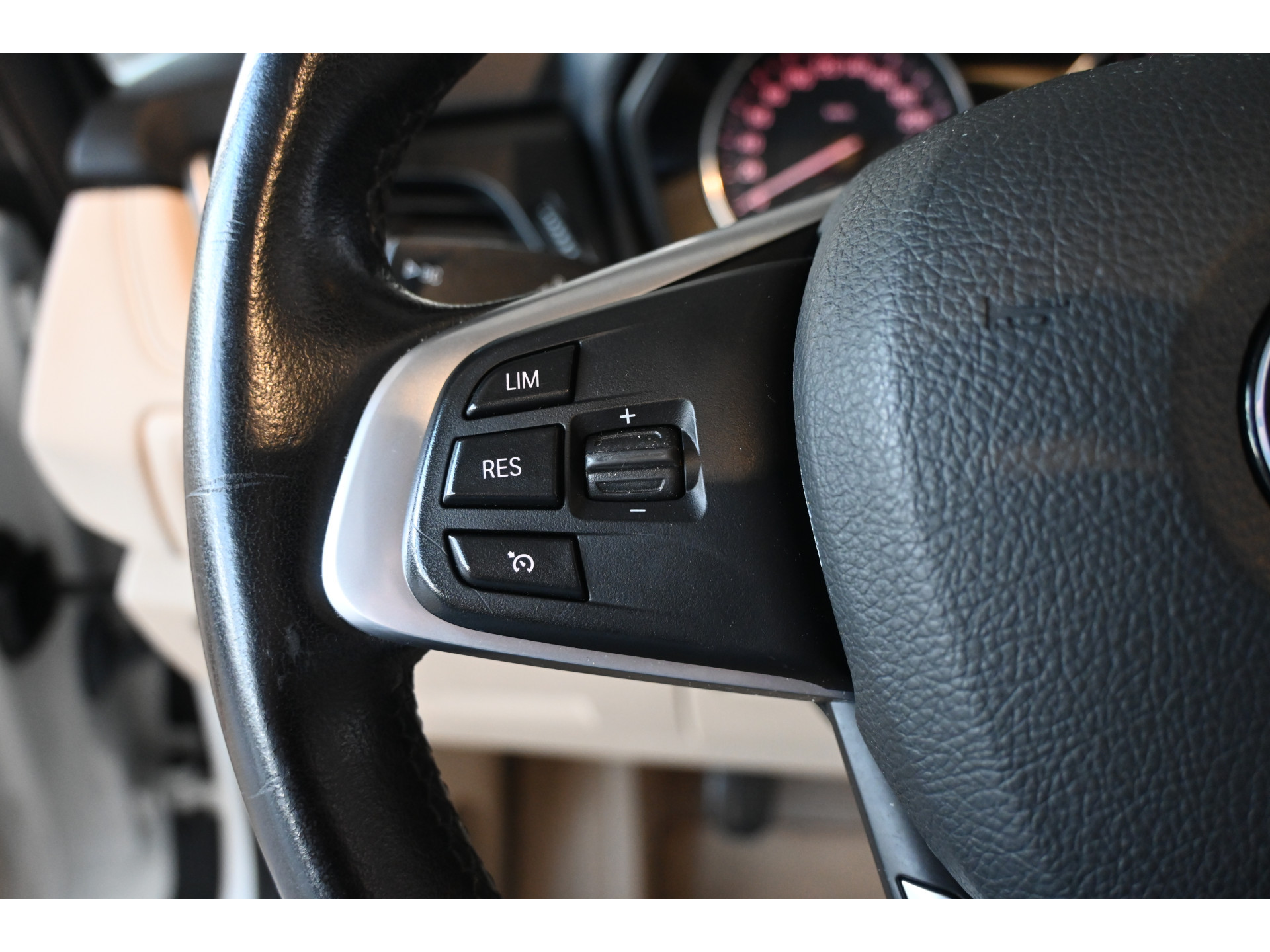 BMW 2-serie Active Tourer 218i High Executive Nap Clima Cruise Panoramadak Trekhaak PDC Navigatie LED Stoelverwarming Inruil Mogelijk!