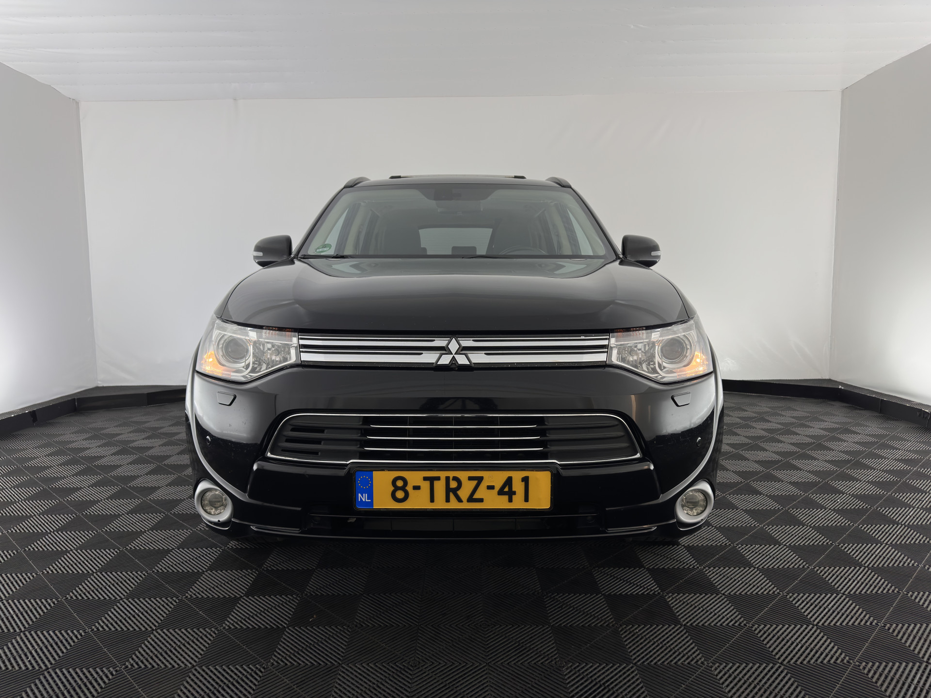 Mitsubishi Outlander 2.0 PHEV Instyle+ (Plug-In) Aut.* FULL-LEATHER | XENON | NAVI-FULLMAP | KEYLESS | CAMERA | HEATED-COMFORTSEATS | ECC | SHIFT-PADDELS | PDC | CRUISE | DAB | TOWBAR | PRIVACY-GLASS | LANE-ASSIST | 18'' ALU*
