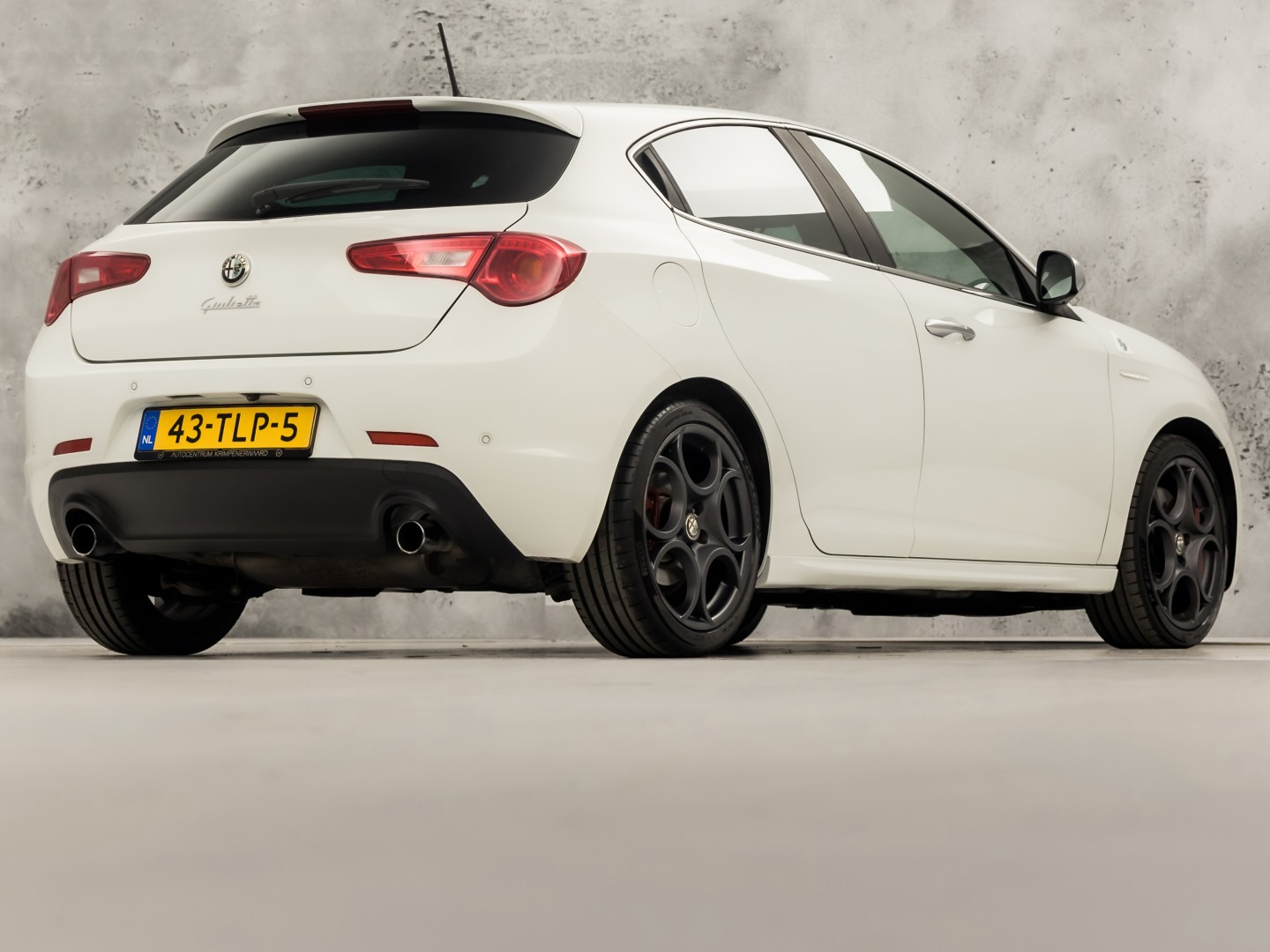 Alfa Romeo Giulietta 1.7 TBi Quadrifoglio Verde Sport 235Pk (APPLE CARPLAY, CLIMATE, GETINT GLAS, SPORTSTOELEN, LEDER, CRUISE, NIEUWSTAAT)