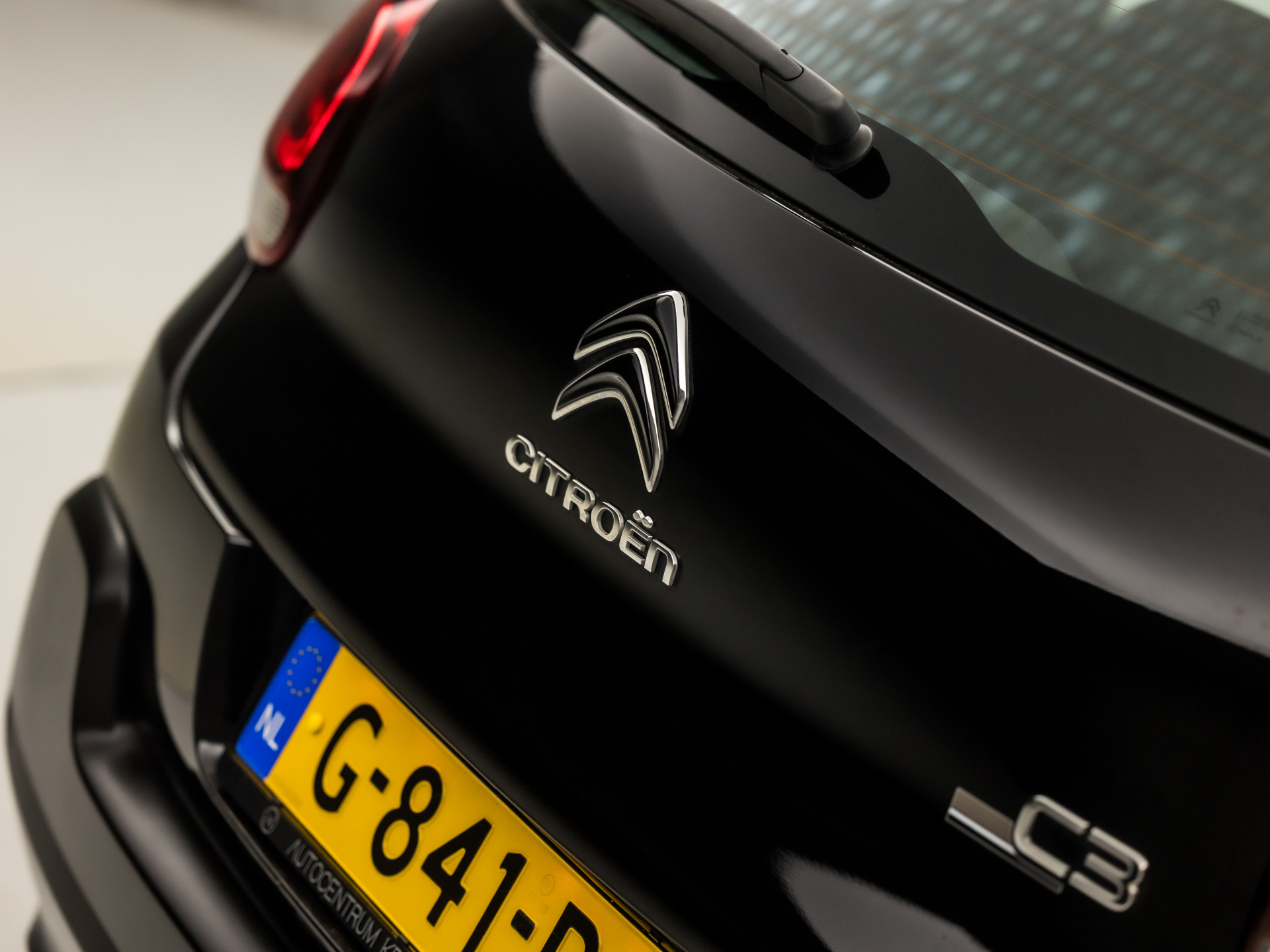 Citroën C3 1.2 PureTech S&S Origins (APPLE CARPLAY, NAVIGATIE, 360 CAMERA, LANE ASSIST, SPORTSTOELEN, LM VELGEN, PARKEERSENSOREN, CRUISE, NIEUWE APK, NIEUWSTAAT)