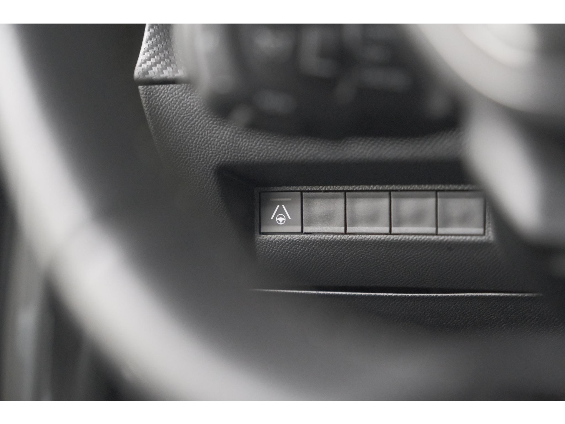 Peugeot 2008 PureTech 130 EAT8 GT | 360 Camera | Stoelmassage | Adaptieve Cruise Control | Dodehoekdetectie