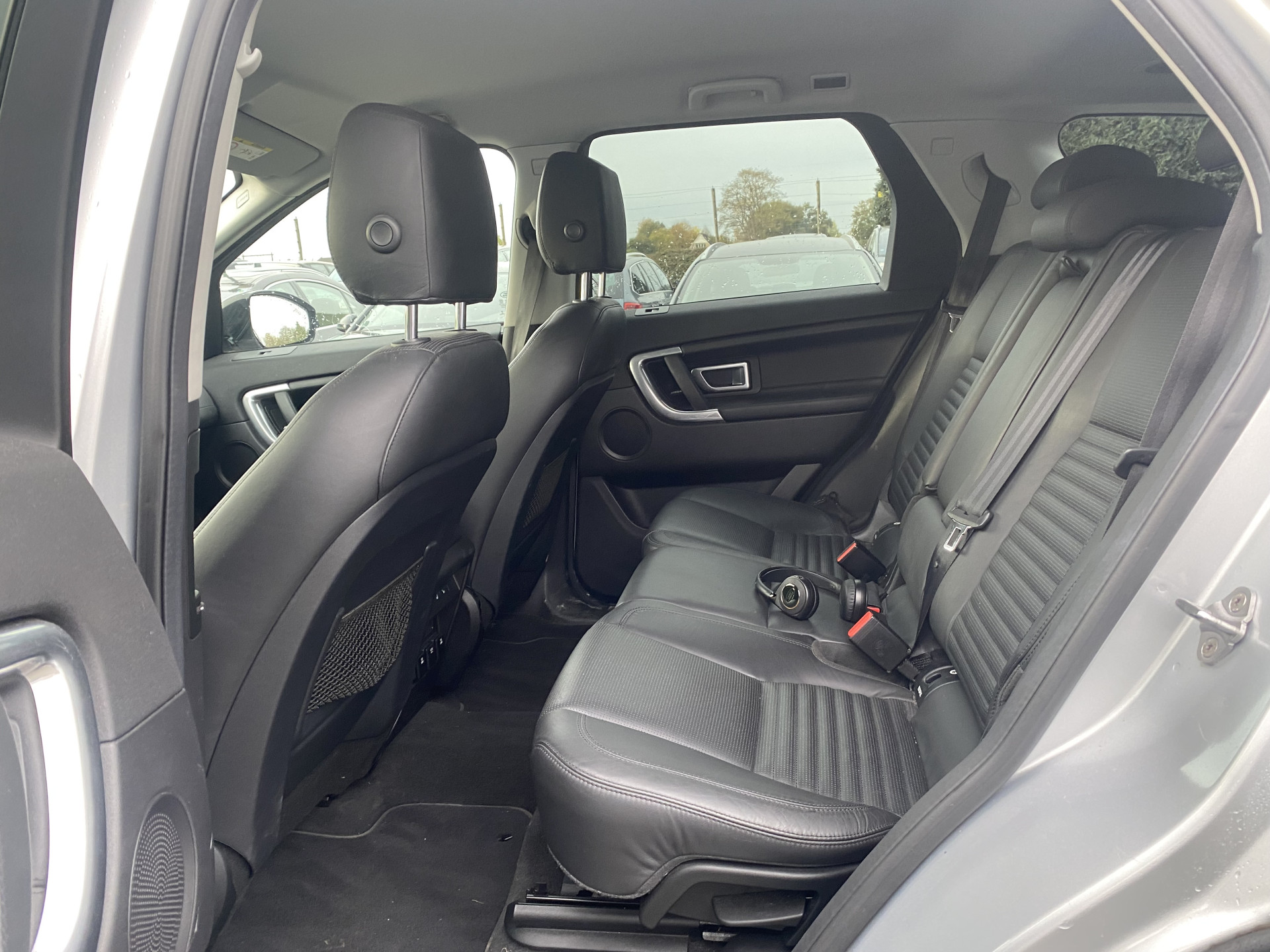 Land Rover Discovery Sport 2.0 TD4 HSE Luxury AWD [⚠️] *NAVI-FULLMAP | BI-XENON | LEATHER | MERIDIAN-SURROUND | CAMERA | ECC | PDC | CRUISE | LANE-ASSIST | MEMORY-PACK | PRIVACY-GLASS | TOWBAR | HEATED-COMFORTSEATS | LANE-ASSIST | 19"ALU*