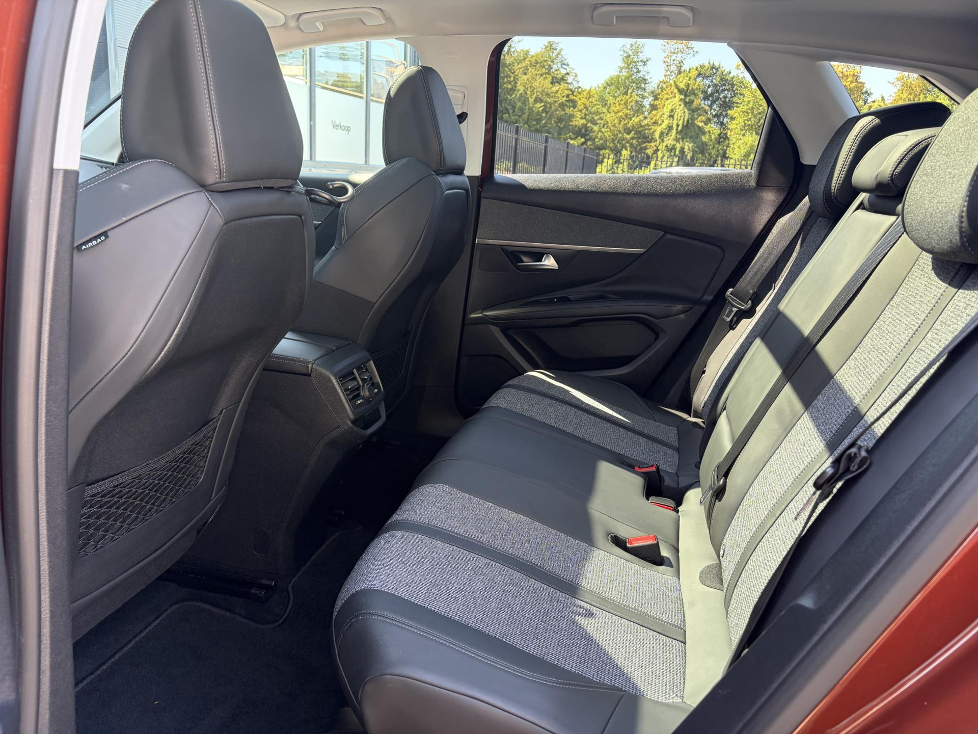 Peugeot 3008 1.2 PureTech Allure Distributieriem vv in 2025 l Pano l 360° Camera l Carplay l Dealer Onderhouden l Navi l Halfleder l Pdc l Keyless l 131pk l 6 Bak l Apk tot 12-2026
