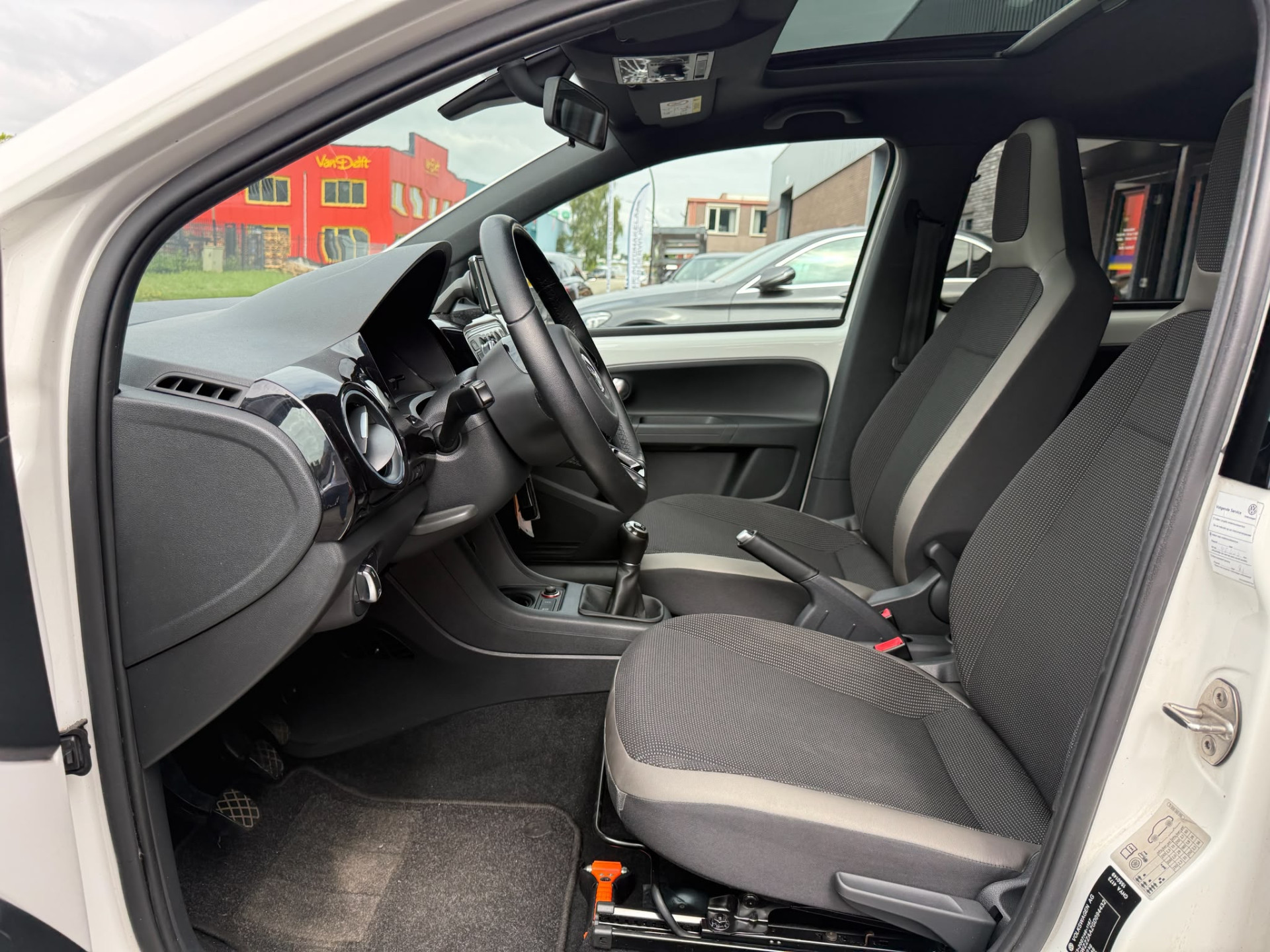 Volkswagen Up! 1.0 high up! BlueMotion | 2E EIGENAAR | 3/6/12MND GARANTIE | PANO | CRUISE | AIRCO | NAVI | FENDER AUDIO |