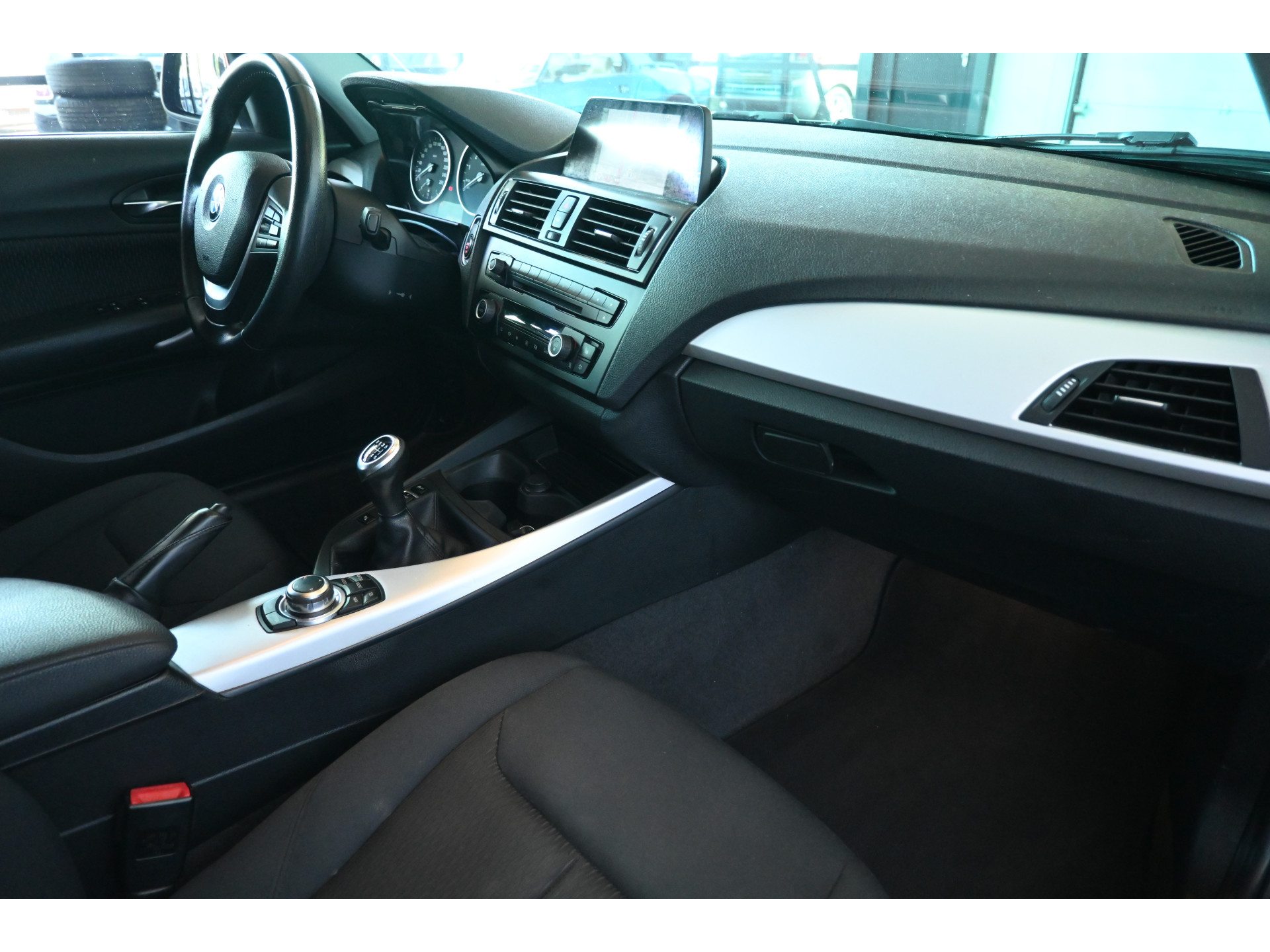 BMW 1-serie 116i Business+ Clima Cruise control Navigatie Xenon Stoelverwarming Inruil Mogelijk!