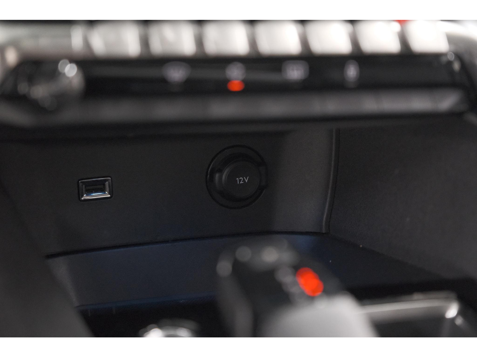 Peugeot 3008 PureTech 130 EAT8 Allure | Camera | Adaptieve Cruise Control | Elektrische Kofferklep