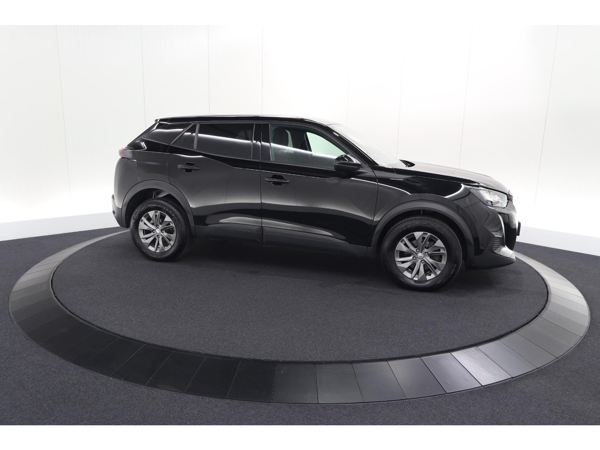 Peugeot 2008 PureTech 130 EAT8 Active Pack | Parkeersensoren | Apple CarPlay | Climate Control | Stoelverwarming