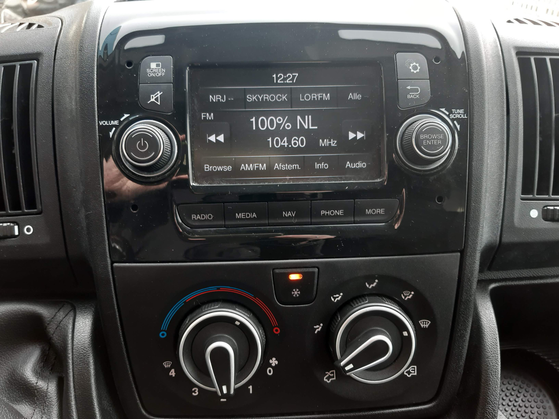 Peugeot Boxer 2.2 BlueHDi 140 Pk L2H2 Airco Cruise control Navigatie