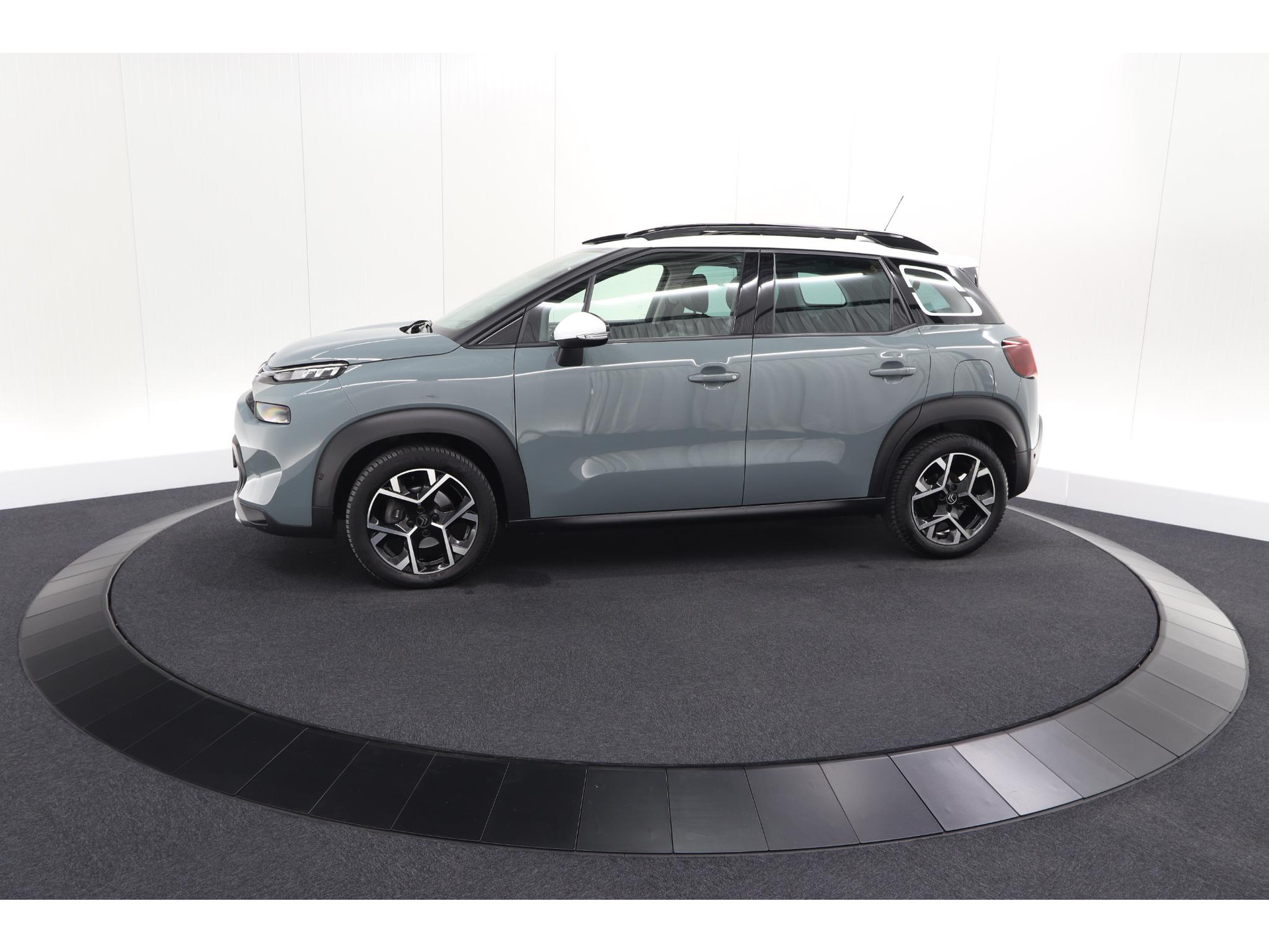 Citroen C3 Aircross PureTech 130 EAT6 Shine | Schuif-/Kanteldak | Camera | Dodehoekdetectie | Head-Up Display