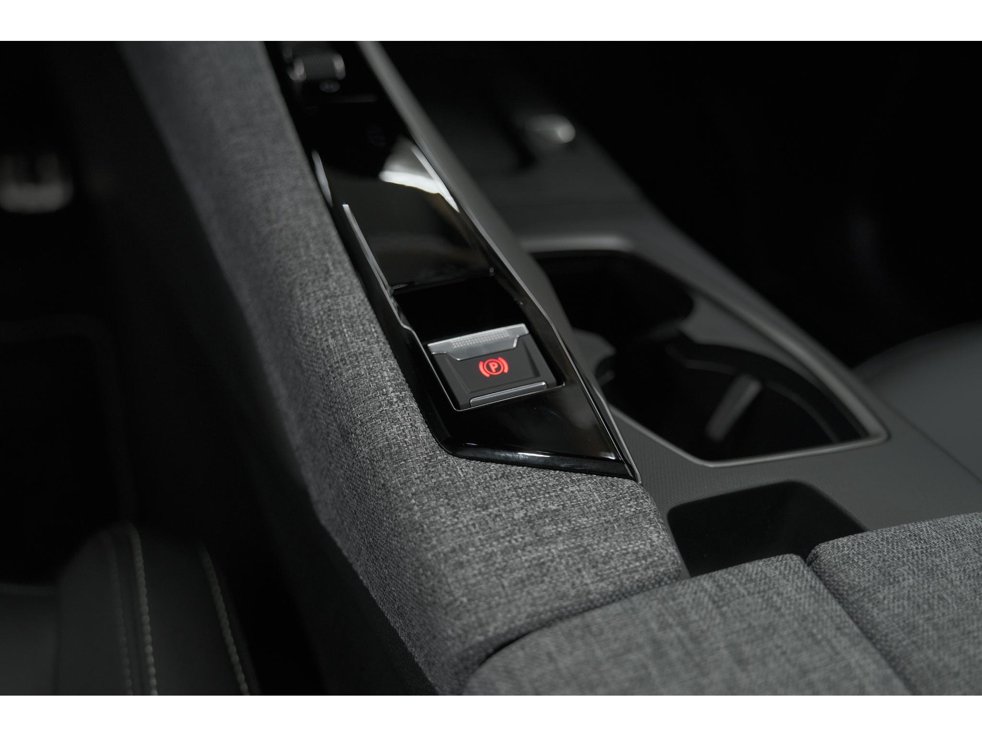 Peugeot 3008 1.2 Hybrid 145 GT | Panoramadak | Focal Hi-Fi | 360 Camera | Elektronische kofferklep