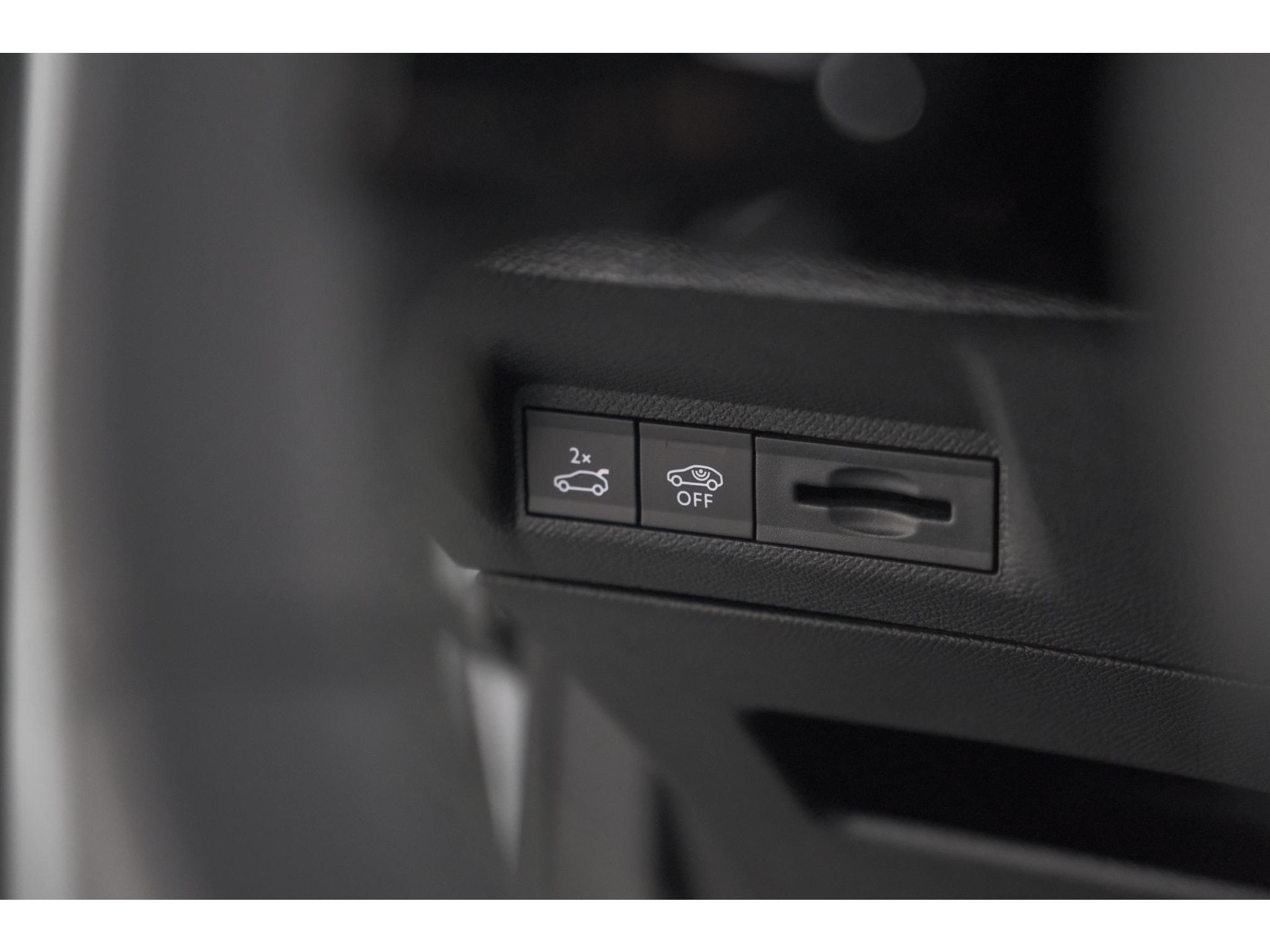 Peugeot 3008 1.2 Hybrid 136 GT | Panoramadak | FOCAL Audio | Alcantara Executive Pakket | 360 Camera | Adaptieve Cruise Control