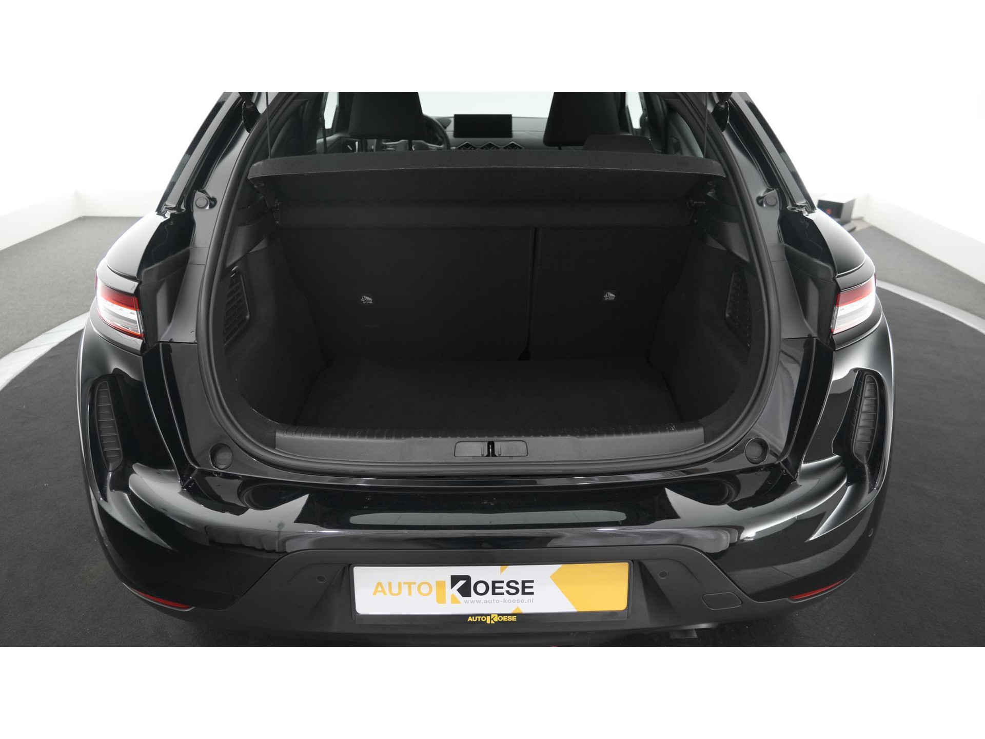 DS 3 Crossback PureTech 100 Montmartre | Parkeersensoren | Apple Carplay | Allseason Banden | Navigatie | Climate Control