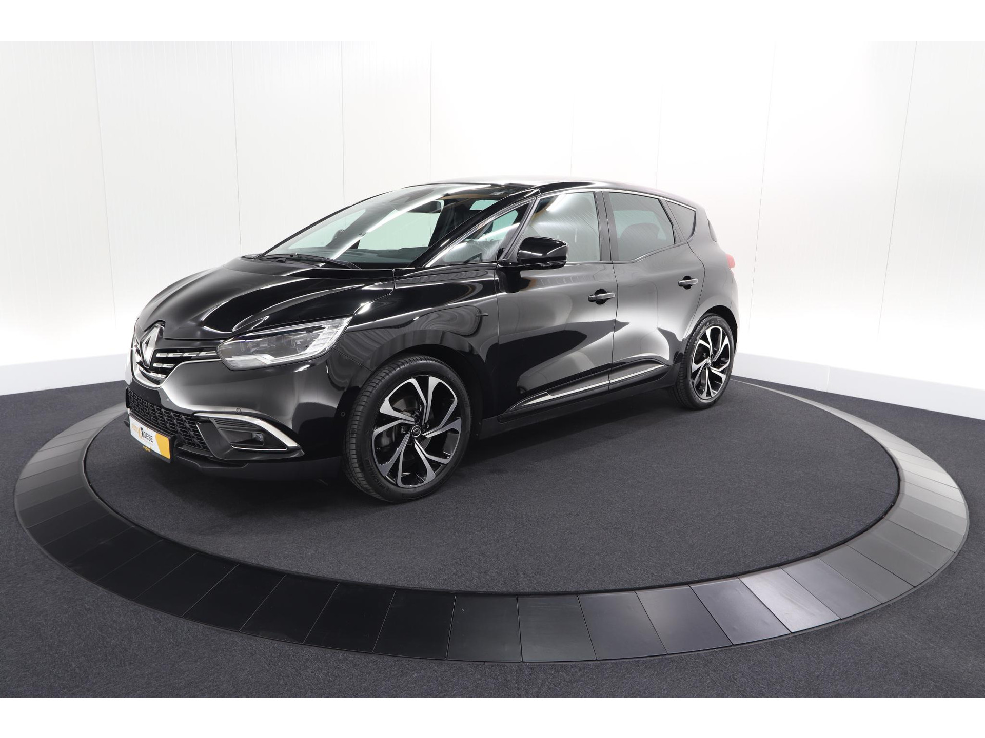 Renault Scénic TCE 160 EDC Black Edition | Trekhaak | Adaptieve Cruise Control | BOSE Premium Audio | Panoramadak