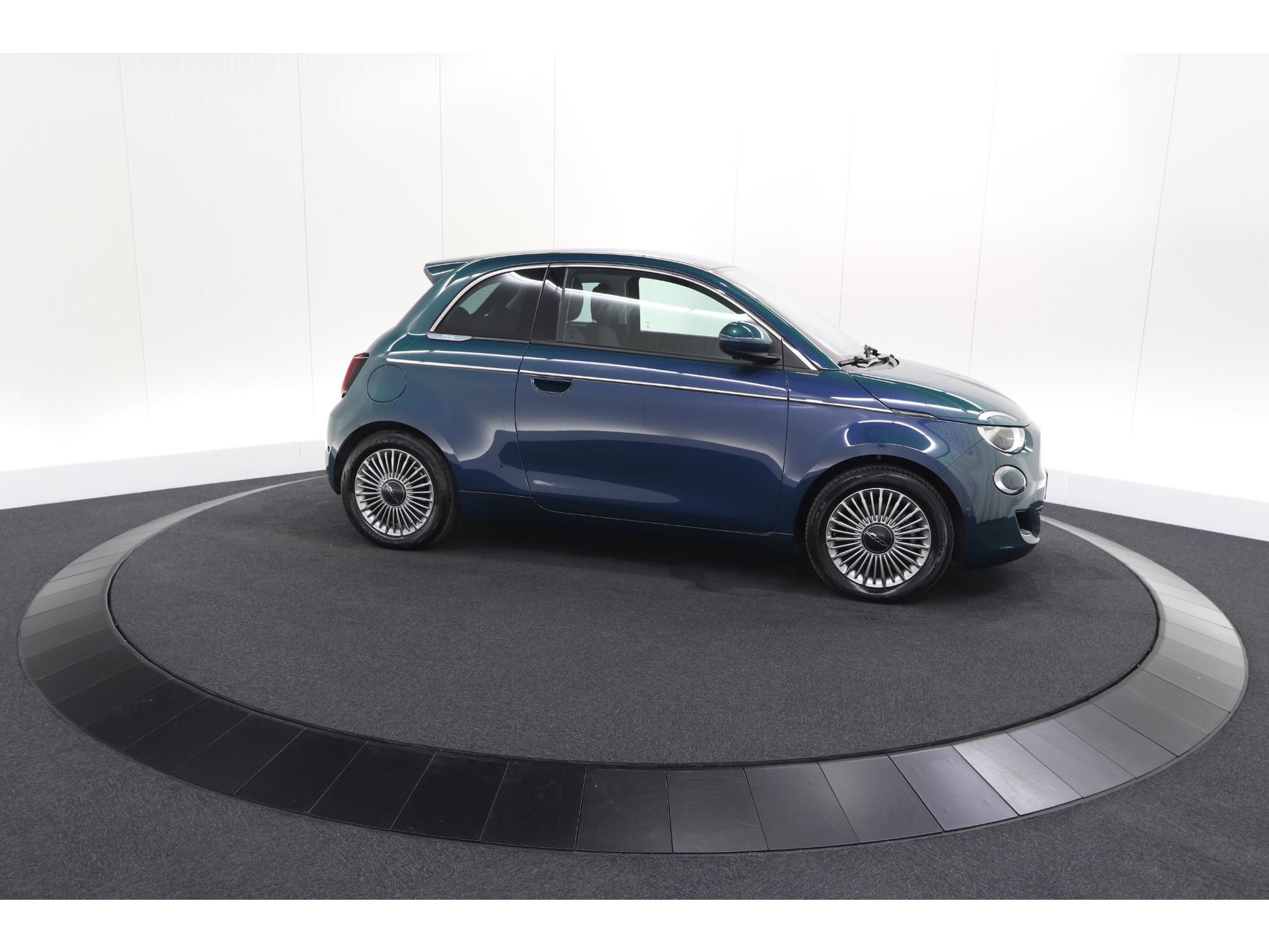 Fiat 500 Icon 42 kWh | 96,1% SOH | Convenience Pack | Camera | Dodehoekdetectie | Stoelverwarming