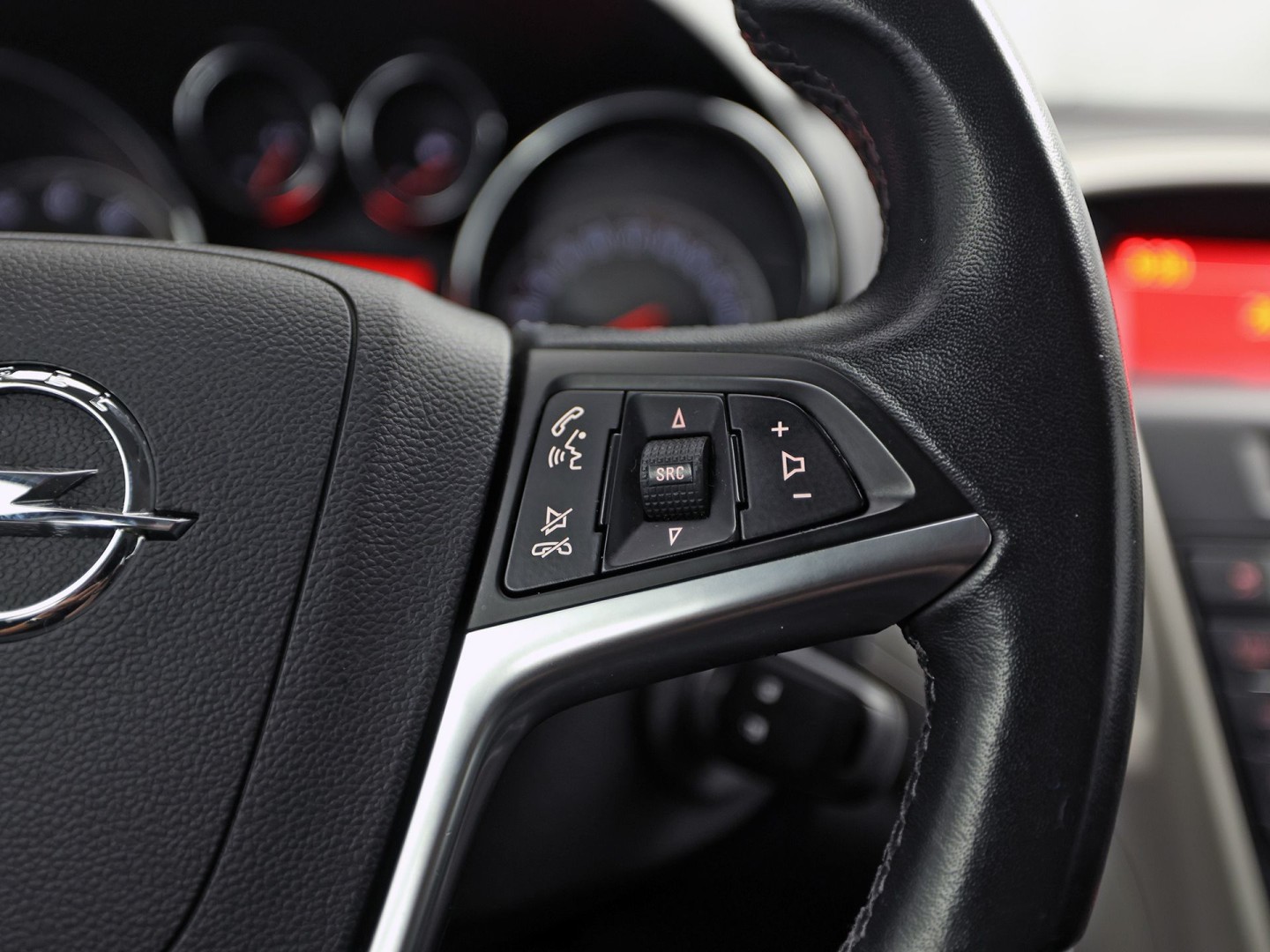 Opel Astra 1.6 Selection (CLIMATE, CRUISE CONTROL, SPORTSTOELEN, NIEUWE APK, NIEUWSTAAT)
