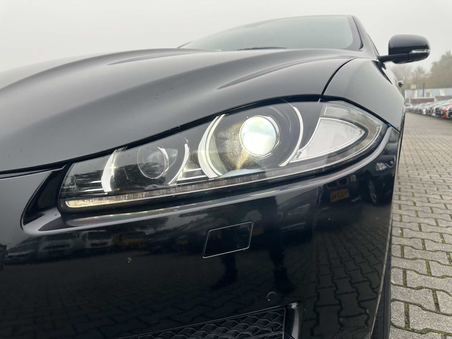 Jaguar XF 2.2D Aut. *LEATHER  | BI-XENON | NAVI-FULLMAP | CAMERA | ECC | PDC | CRUISE | HEATED-COMFORT-SEATS | KEYLESS | SHIFT-PADDLES | TOWBAR | 17"ALU*