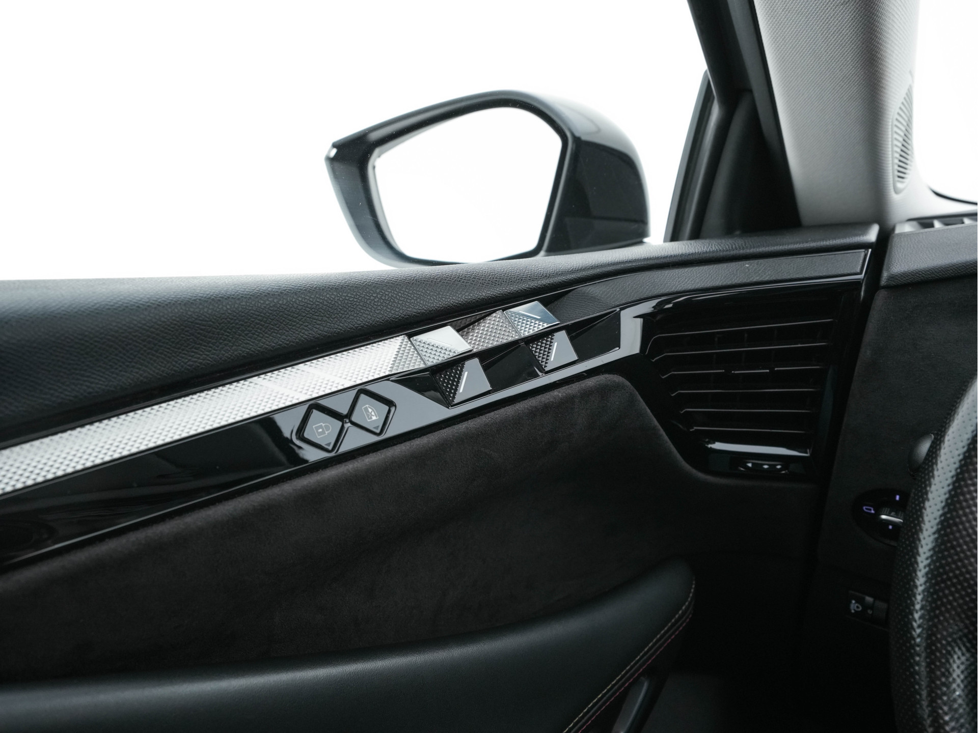 DS 4 1.6 PureTech Performance Line (INCL-BTW) Aut. *PANO | LEATHER-MICROFIBRE | FULL-LED | HEATED-SPORTSEATS | DIGI-COCKPIT | KEYLESS | CAMERA | LANE-ASSIST | CARPLAY | ECC | SHIFT-PADDLES | PDC | TOWBAR | 19''ALU*