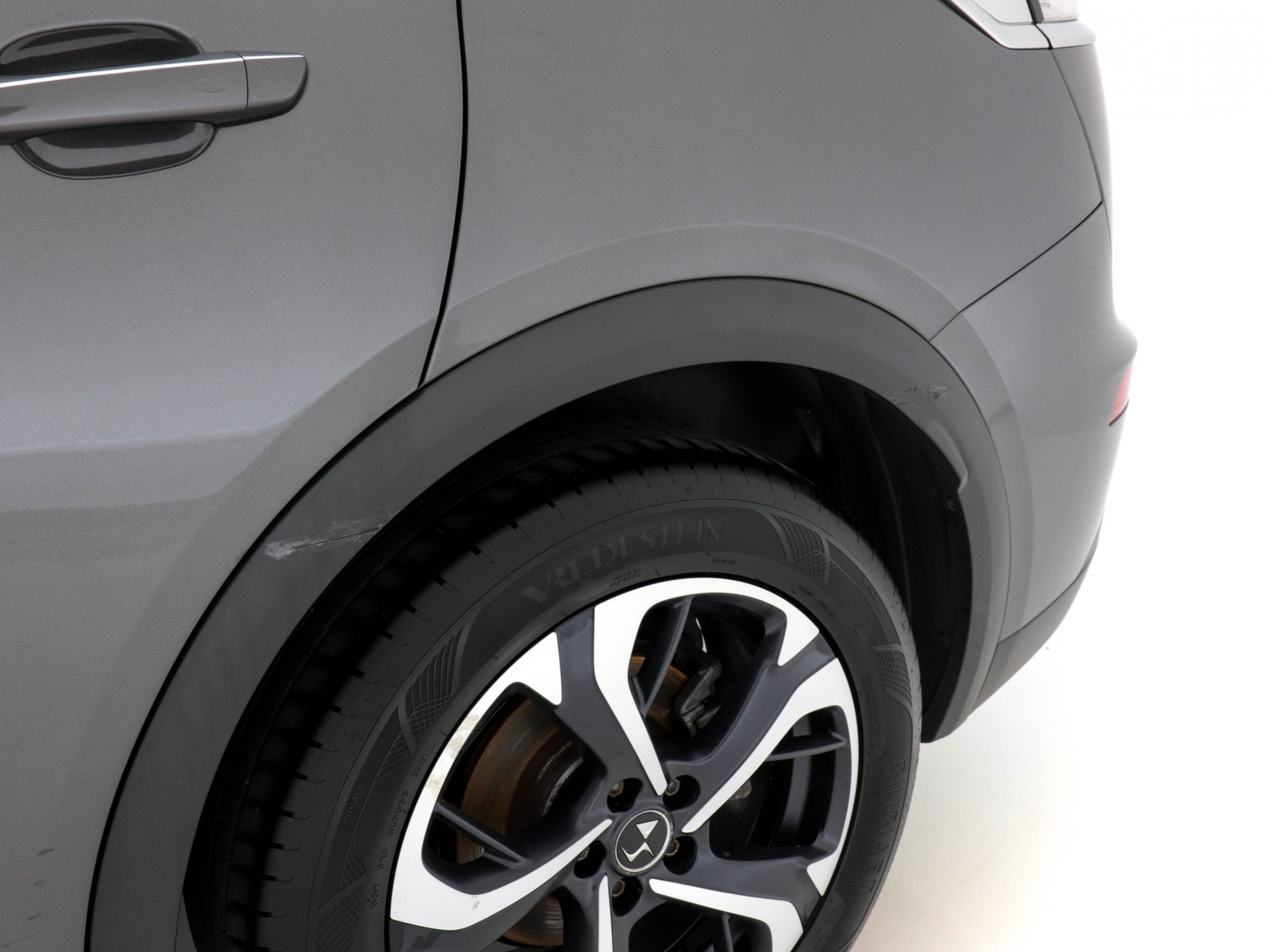 DS 7 Crossback 1.5 BlueHDI So Chic *DIGI-COCKPIT | NAVI-FULLMAP | FULL-LED | MICROFIBRE | CAMERA | KEYLESS | CARPLAY | ADAPT.CRUISE | DAB | HEATED-SEATS | TOWBAR | PDC | SPORT-SEATS | 18"ALU*