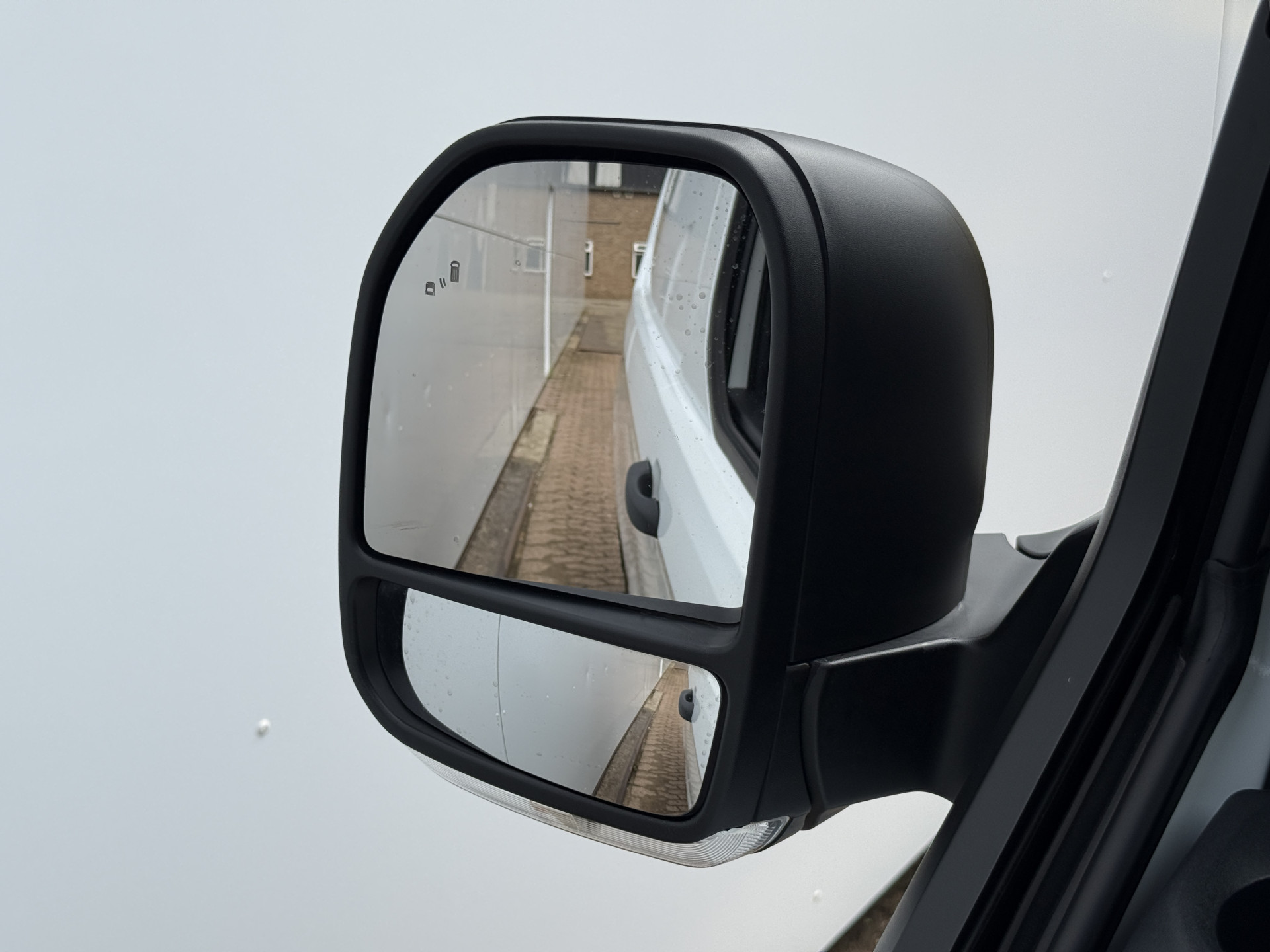 Ford e-Transit Custom 65kWh 136PK Elektrisch L1 344KM WLTP 2300kg Trekvermogen BEV Snelladen LED ACC Camera Carplay Parkeersensoren v+a