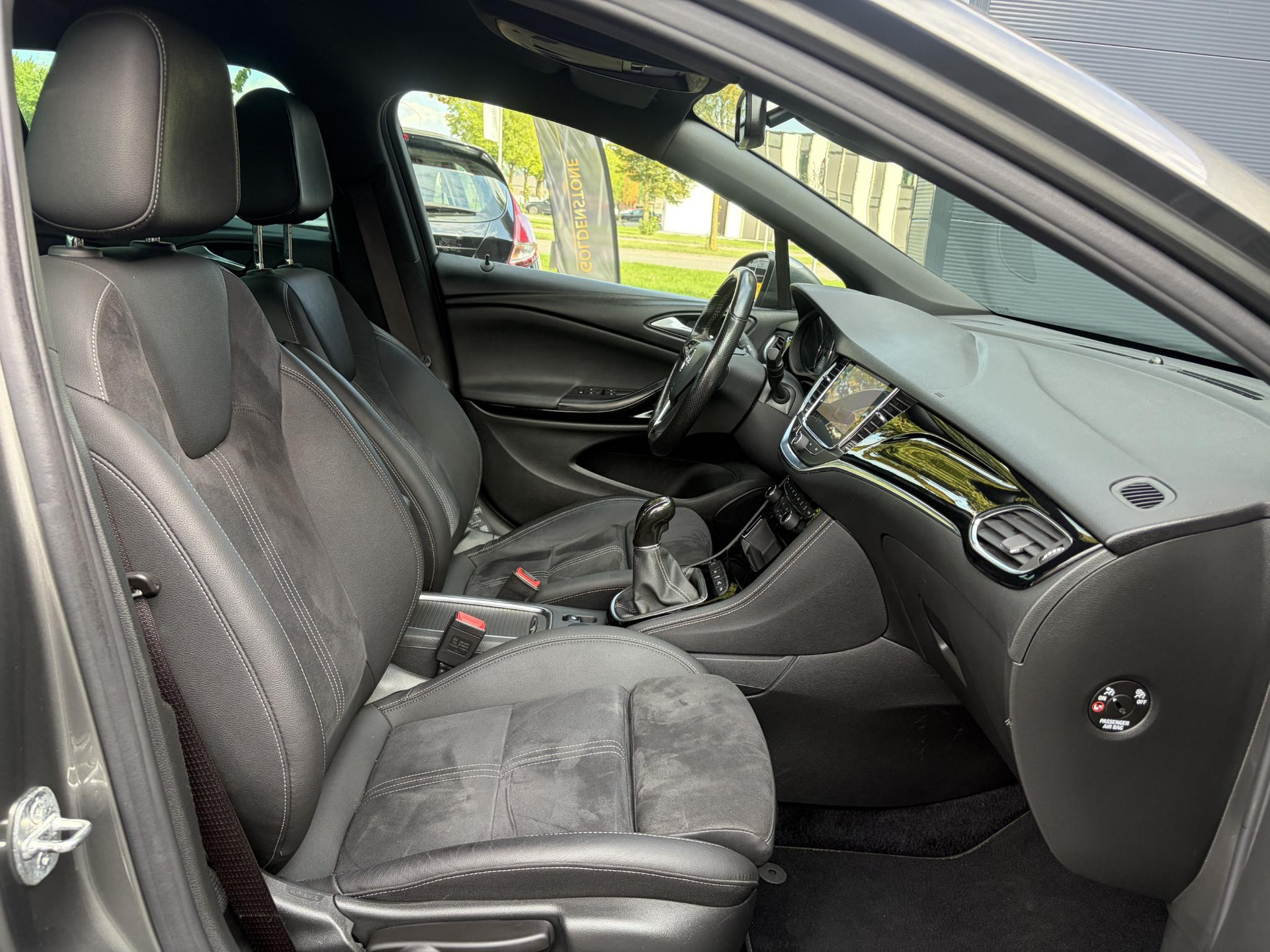 Opel Astra Sports Tourer 1.2 Ultimate ✓146pk✓Carplay✓Camera✓Stoelverw✓Stuurverw✓Keyless✓Pdc V+A✓Alcantara-Leder✓Clima✓Cruise✓6 Bak✓Rijstrooksensor✓Dodehoeksensor✓17''Lm velgen✓N.A.P✓Apk tot 11-2028