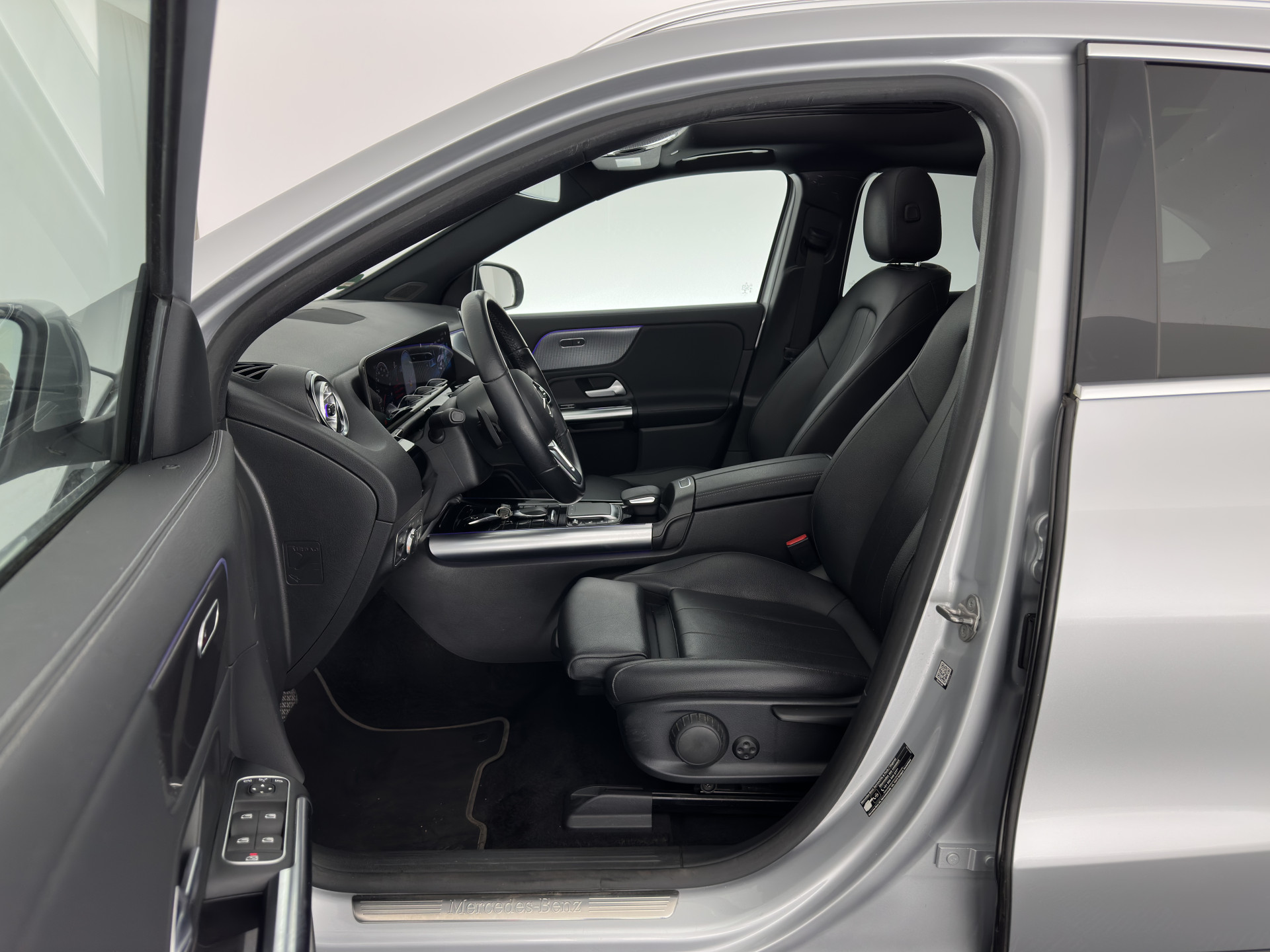 Mercedes-Benz EQA 250 Business Solution Luxury 67 kWh [ 3-Fase ] (SOH-94%) (INCL-BTW) *PANO | LEATHER | WIDESCREEN-COCKPIT | FULL-LED | BLINDSPOT | AMBIENT-LIGHT | CAMERA | NAVI-FULLMAP | DAB+ | COMFORT-SEATS | ECC | SHIFTPADDLES | CRUISE | HEATED-SEATS |