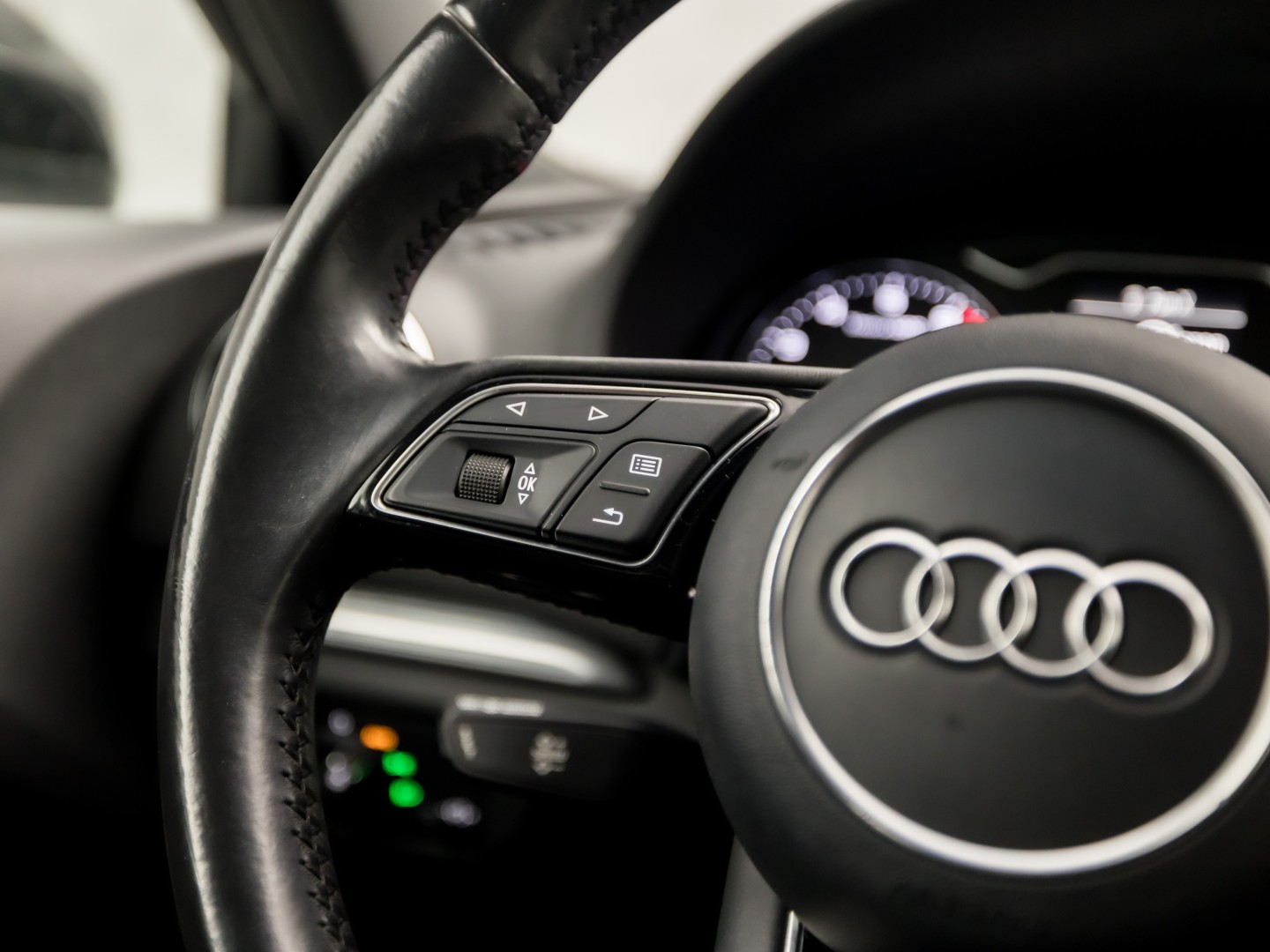 Audi A3 Sportback 1.0 TFSI Sport (APPLE CARPLAY, GROOT NAVI, CLIMATE, DYNAMISCHE KNIPPERLICHTEN, SPORTSTOELEN, CRUISE, PARKEERSENSOREN, NIEUWE APK, NIEUWSTAAT)