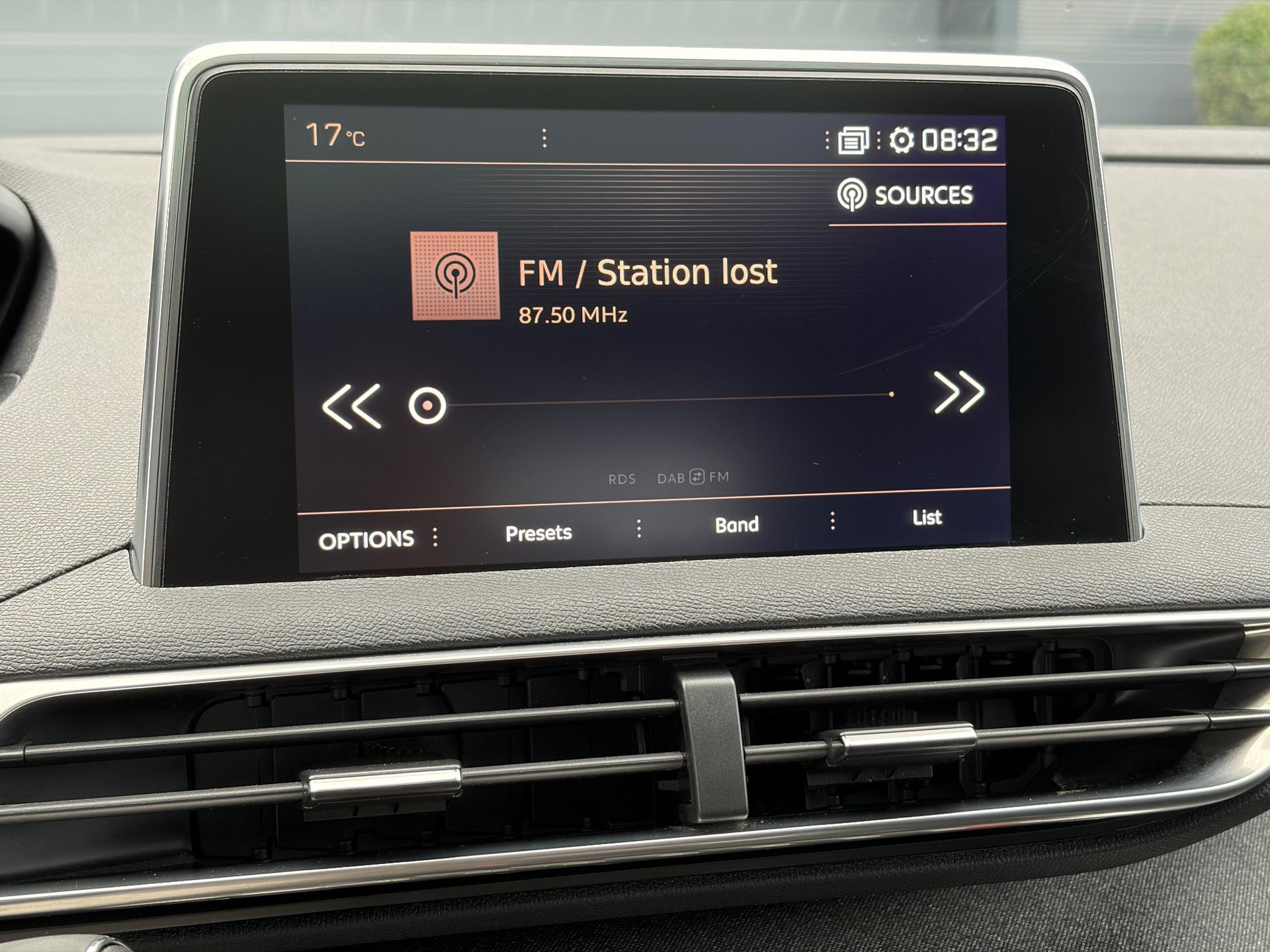 Peugeot 3008 1.2 PureTech GT Line ✓D-riem vv in 2026✓1e Eigenaar✓360 ° Camera✓Pano✓Massage stoel✓Draadloze telefoonlader✓Carplay✓Stoelvw✓Keyless✓Leder✓Navi✓Pdc V+A✓6 Bak✓Dealer Onderhouden✓Rijstrooksensor✓Dodehoeksensor✓19'' Lmv✓N.A.P✓Apk tot 09-2027