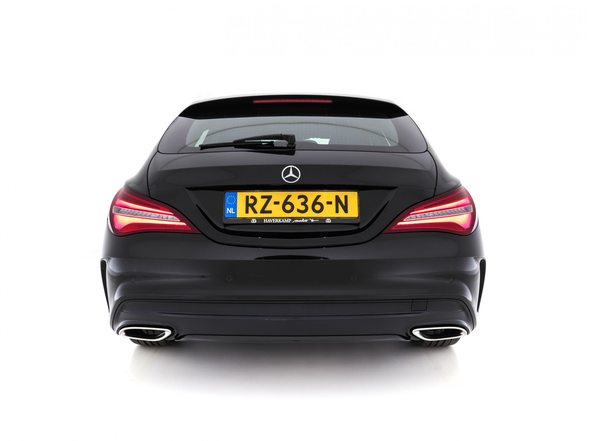 Mercedes-Benz CLA-klasse Shooting Brake 180 AMG-Line Business Solution (INCL-BTW) Aut. *NAVI-FULLMAP | FULL-LED | LEATHER-MICROFIBRE | CAMERA | ECC | PDC | CRUISE | SPORT-SEATS | SHIFT-PADDLES | 18"ALU*