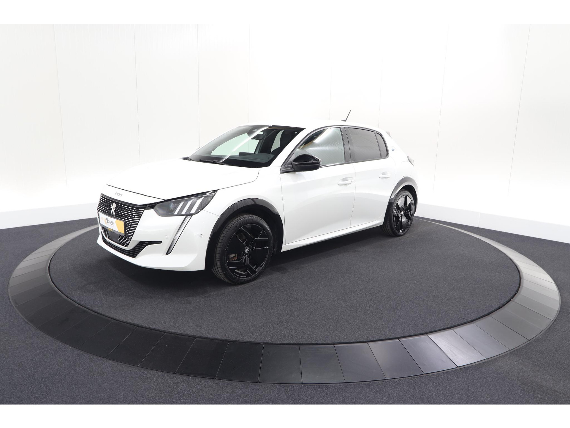 Peugeot e-208 EV GT 50 kWh | 93,7% SOH | Black Pack | Dodehoekdetectie | Camera | Apple Carplay