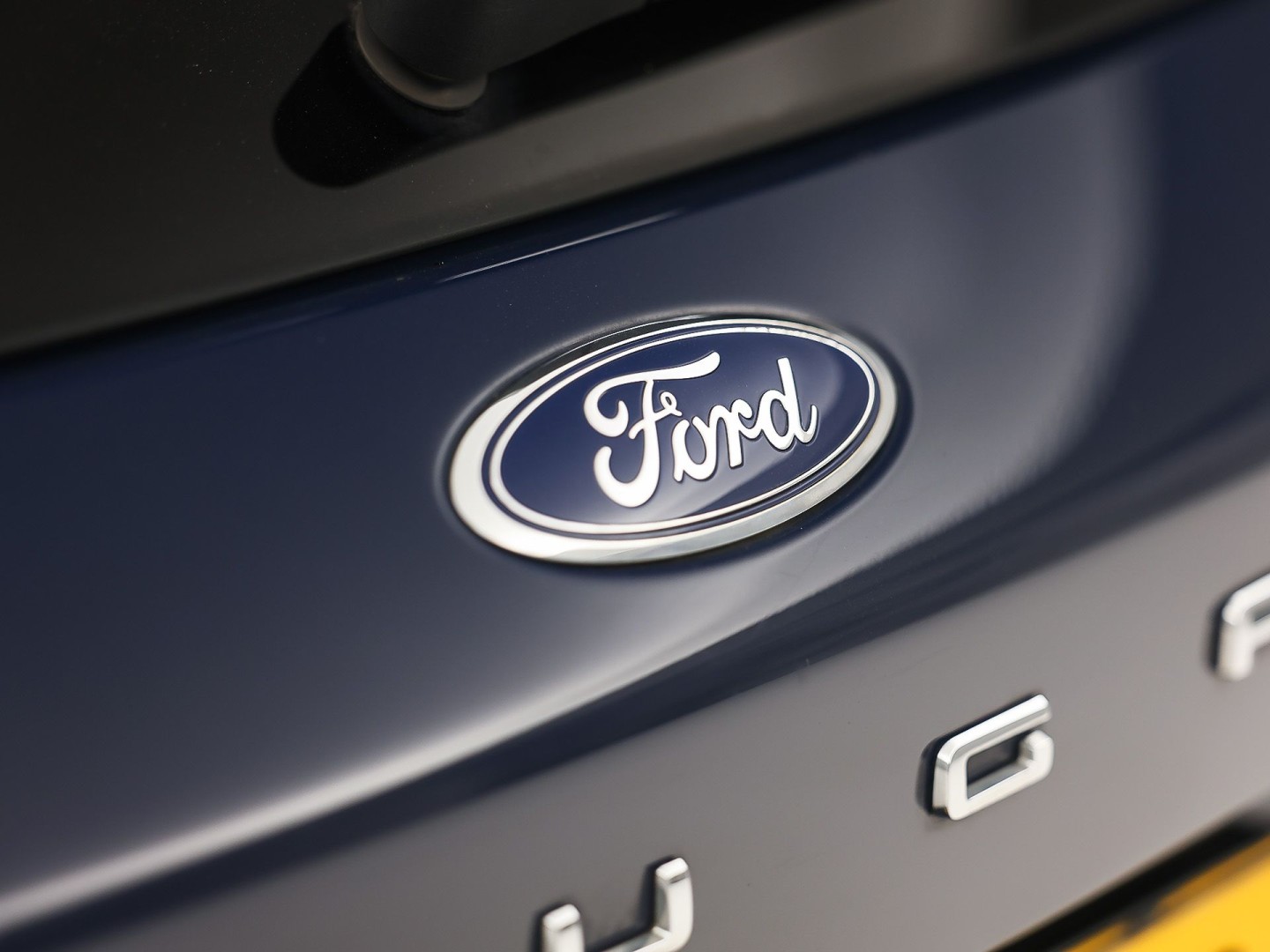 Ford Kuga 2.5 PHEV Titanium 225Pk Automaat (VIRTUAL COCKPIT, APPLE CARPLAY, GROOT NAVI, CAMERA, SPORTSTOELEN, KEYLESS, GETINT GLAS, LANE ASSIST, NIEUWSTAAT)