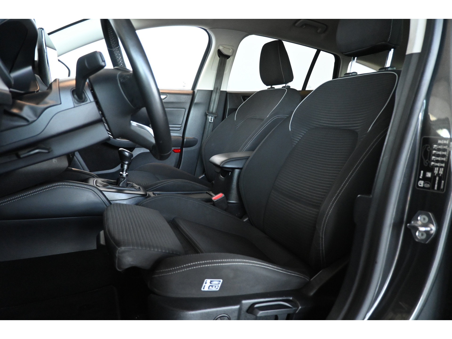 Ford Focus Wagon 1.0 EcoBoost Hybrid Titanium X Nap! Cruise Clima Full LED Trekhaak CarPlay Navigatie Inruil Mogelijk!