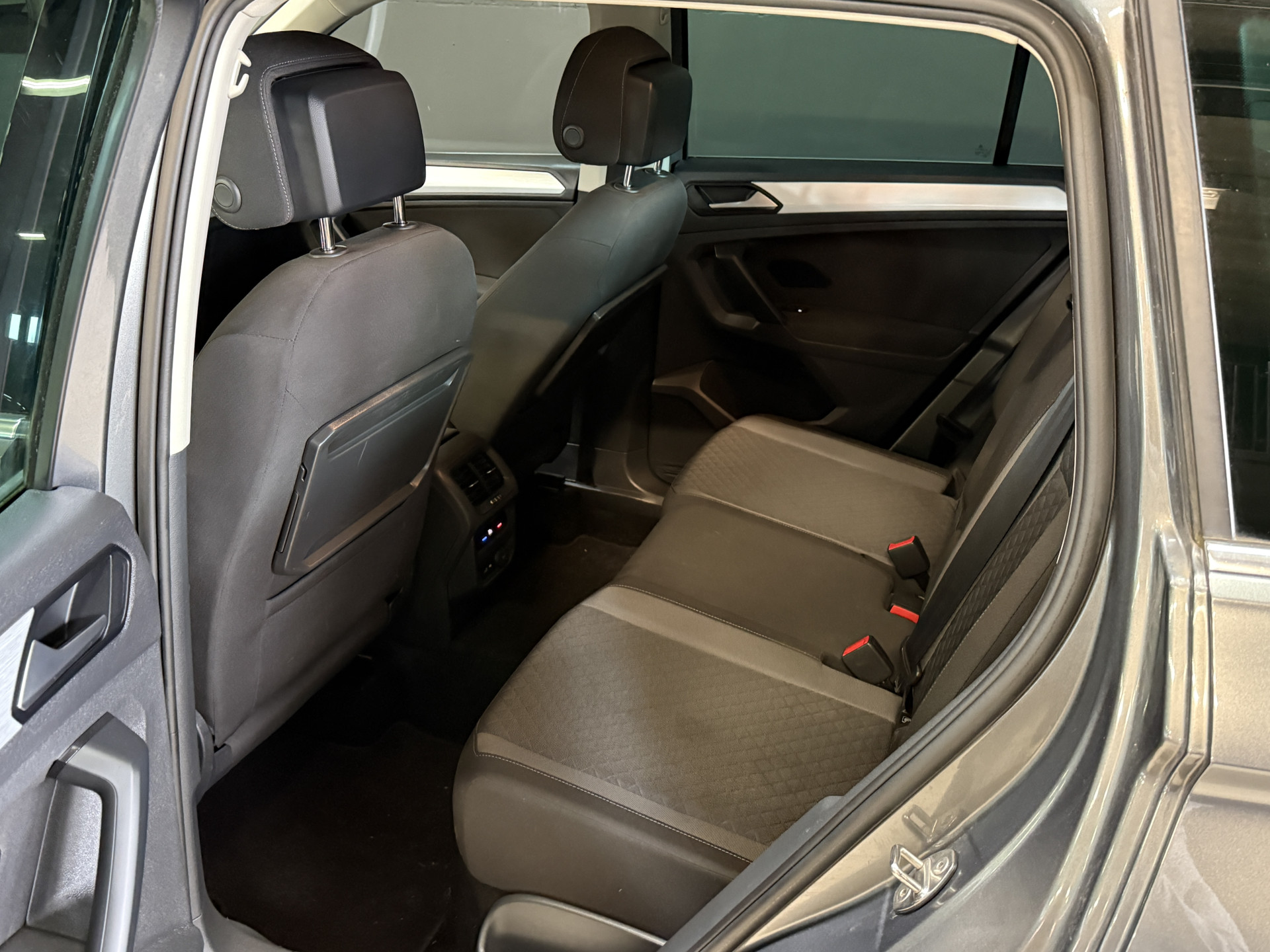 Volkswagen Tiguan 1.5 TSI ACT Comfortline | Apple Carplay | ACC | Trekaak | Draadloze lader