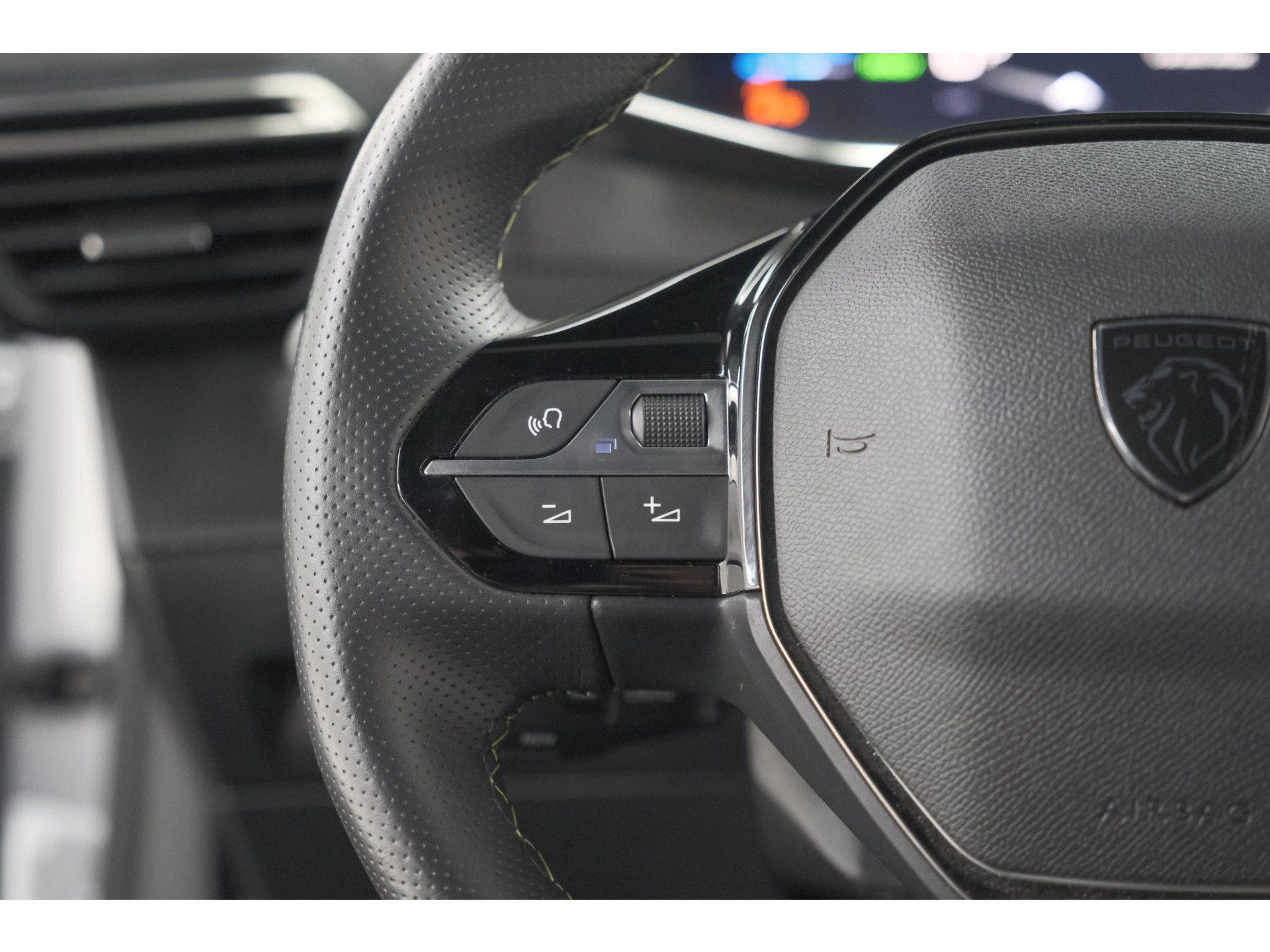 Peugeot e-2008 EV GT 50 kWh | 3 Fase | 360 Camera | Adaptieve Cruise Control | Dodehoekdetectie