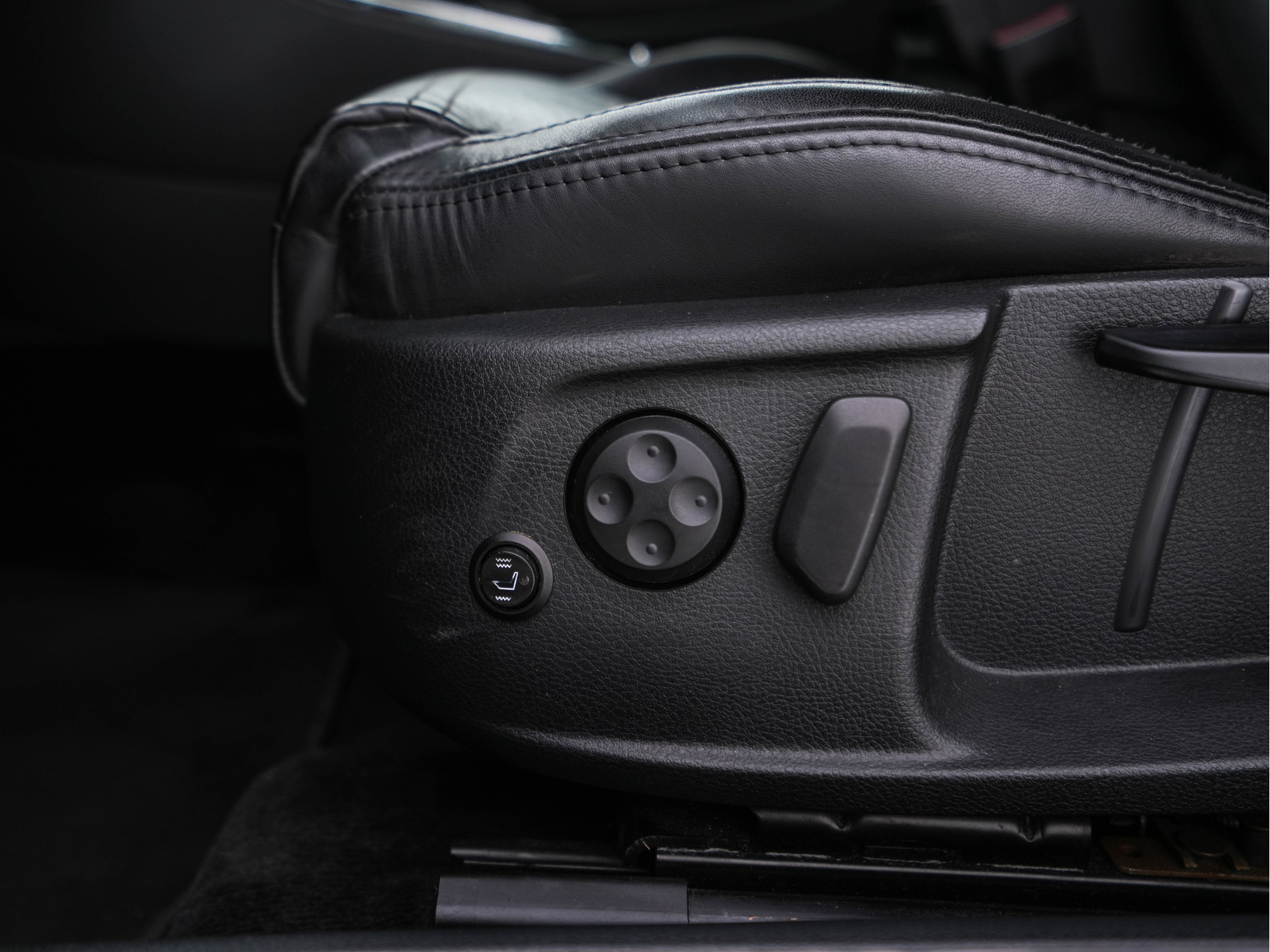 Volkswagen CC 1.8 TSI Aut. *LEATHER | BI-XENON | HEATED-SPORTSEATS | NAVI-FULLMAP | ECC | PDC | CRUISE | SHIFTPADDLES | PRIVACY-GLASS | TOWBAR | 18''ALU*