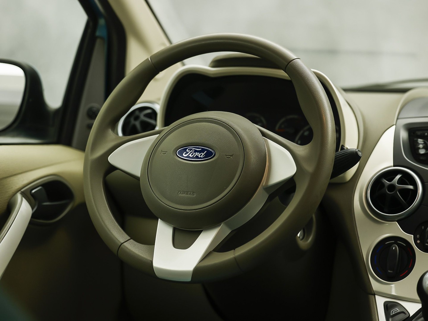 Ford Ka 1.2 Titanium (AIRCO, RADIO, SPORTSTOELEN, ELEK RAMEN, NIEUWE APK, NIEUWSTAAT)