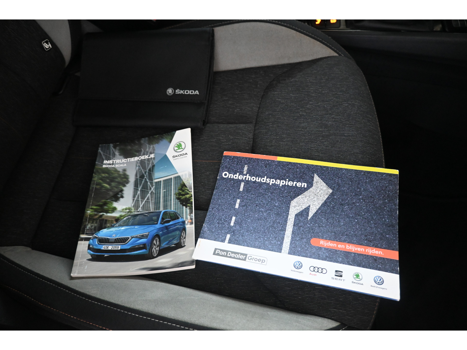 ŠKODA Scala 1.0 TSI Business Edition Clima Carplay Stoelverwarming Virtual Rijklaarprijs! Inruil Mogelijk!